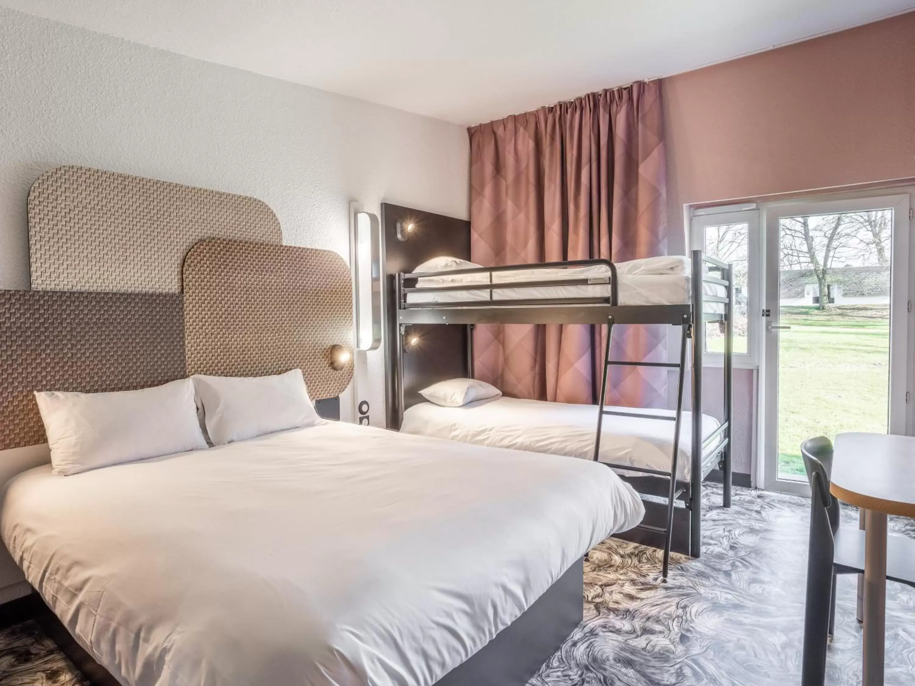 Bedroom in B&B HOTEL Valenciennes Sud