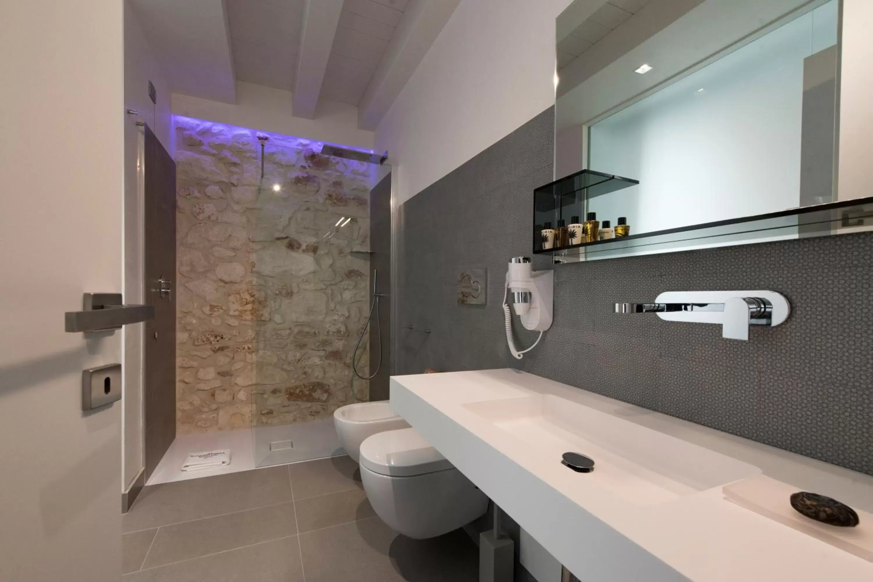 Shower, Bathroom in Caportigia Boutique Hotel