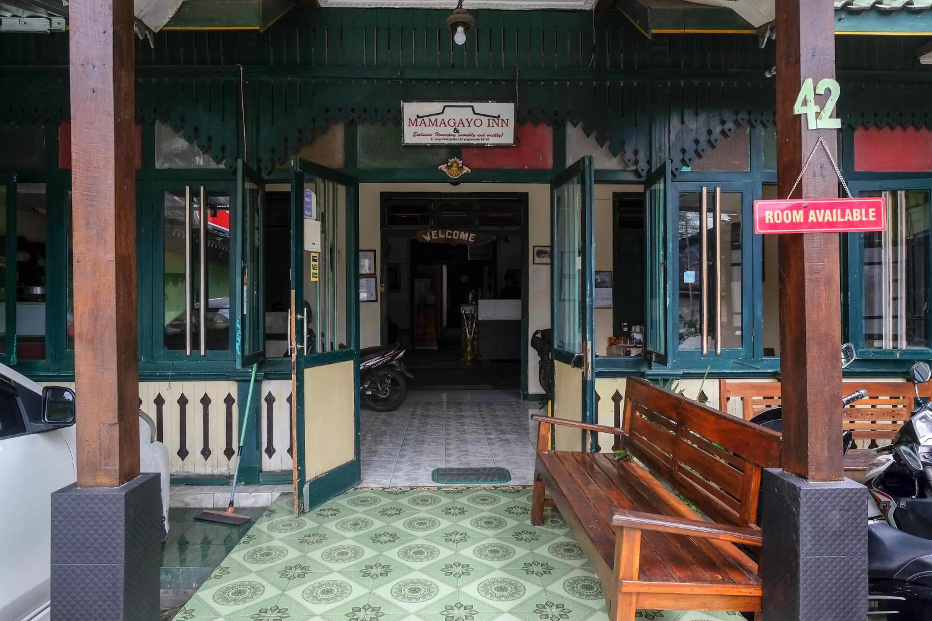 Facade/entrance in RedDoorz at Mamagayo Inn Yogyakarta