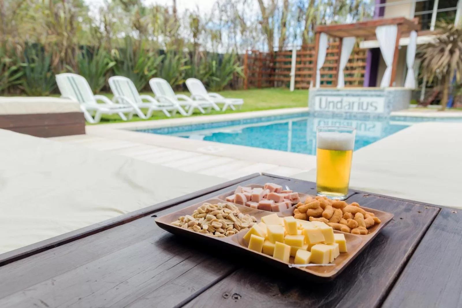 Food and drinks in Undarius Hotel (exclusively gay men)