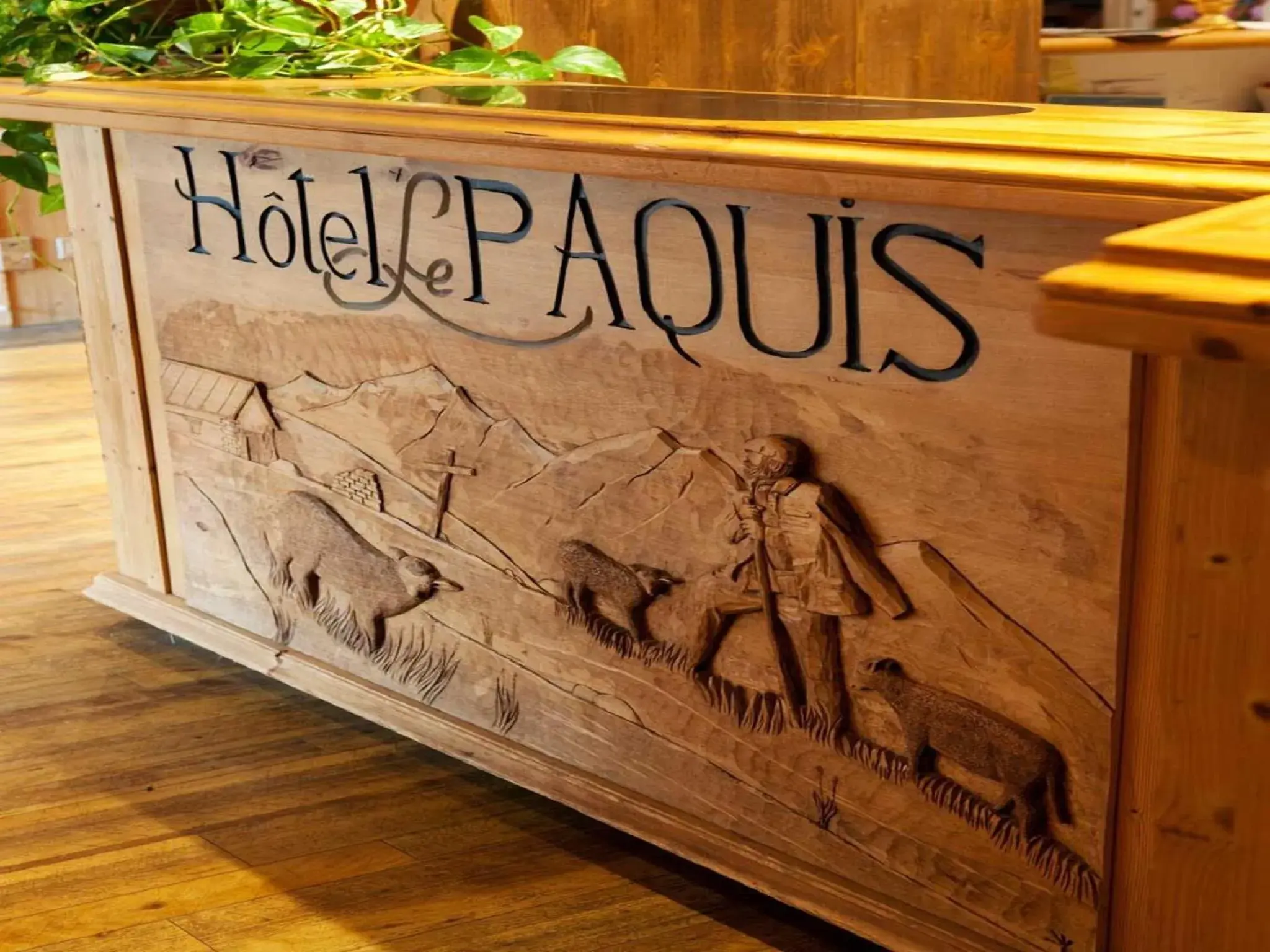 Lobby or reception, Property Logo/Sign in Le Paquis