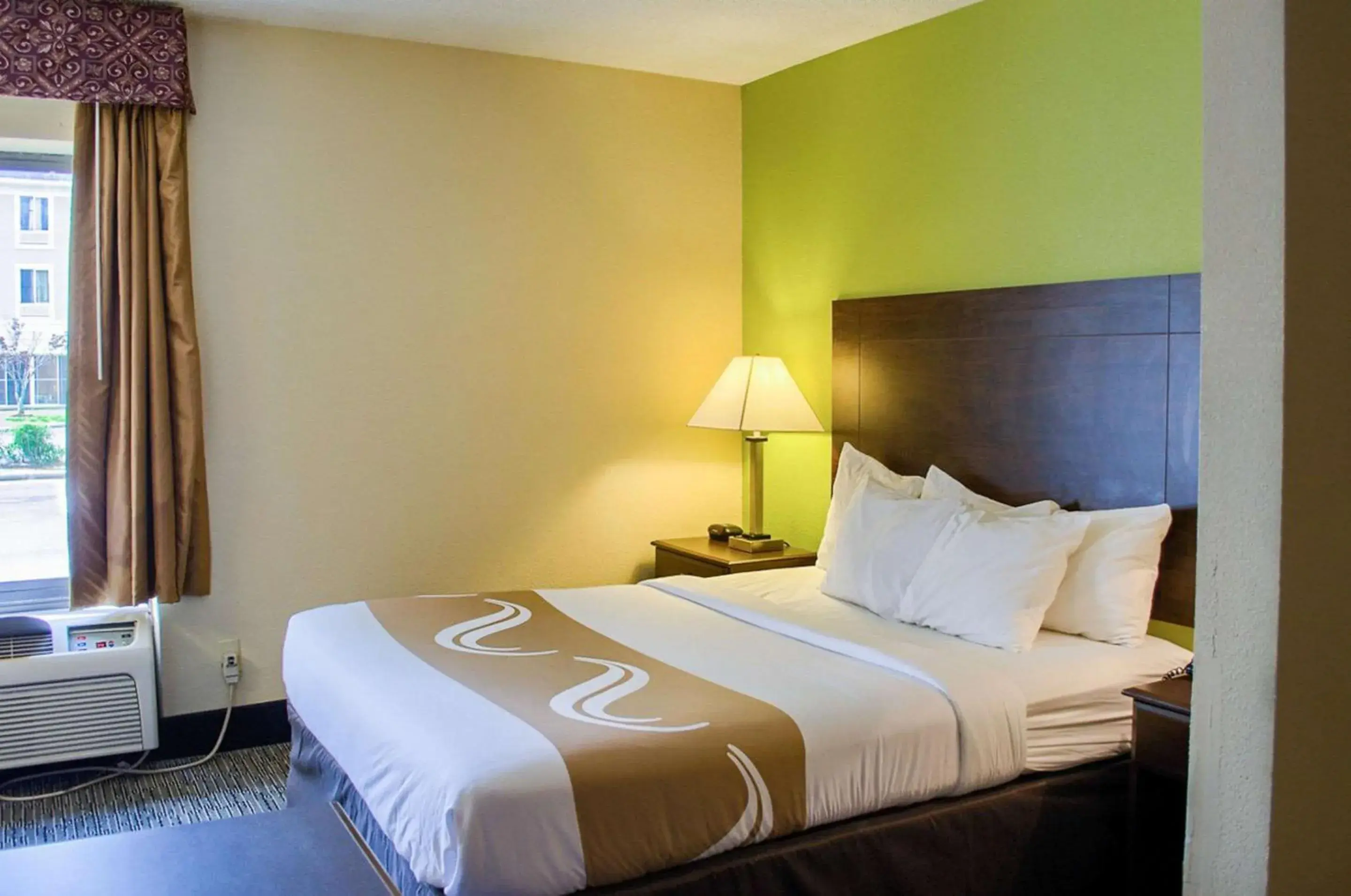 Photo of the whole room, Bed in Quality Inn & Suites at Airport Blvd I-65