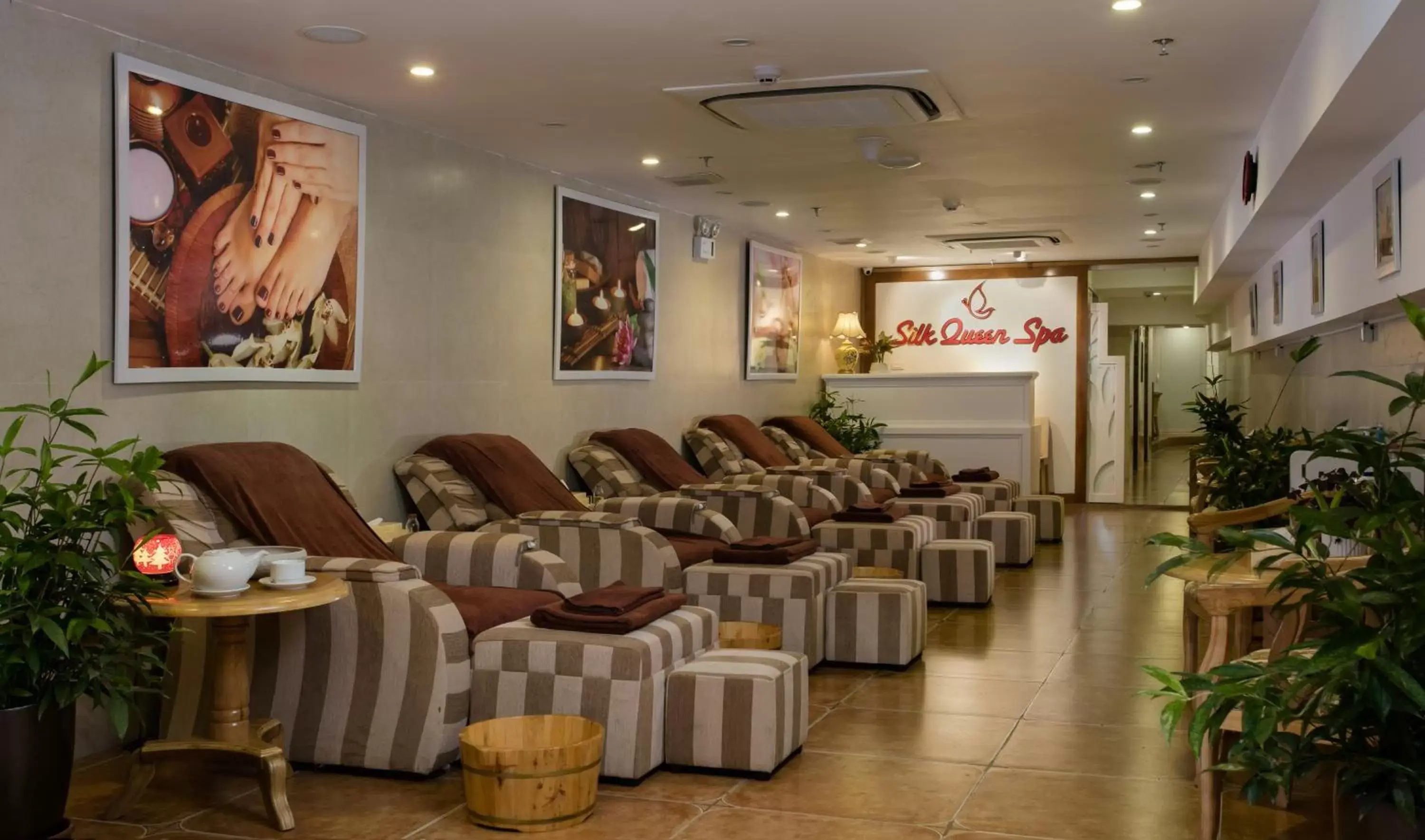 Massage in Silk Queen Hotel