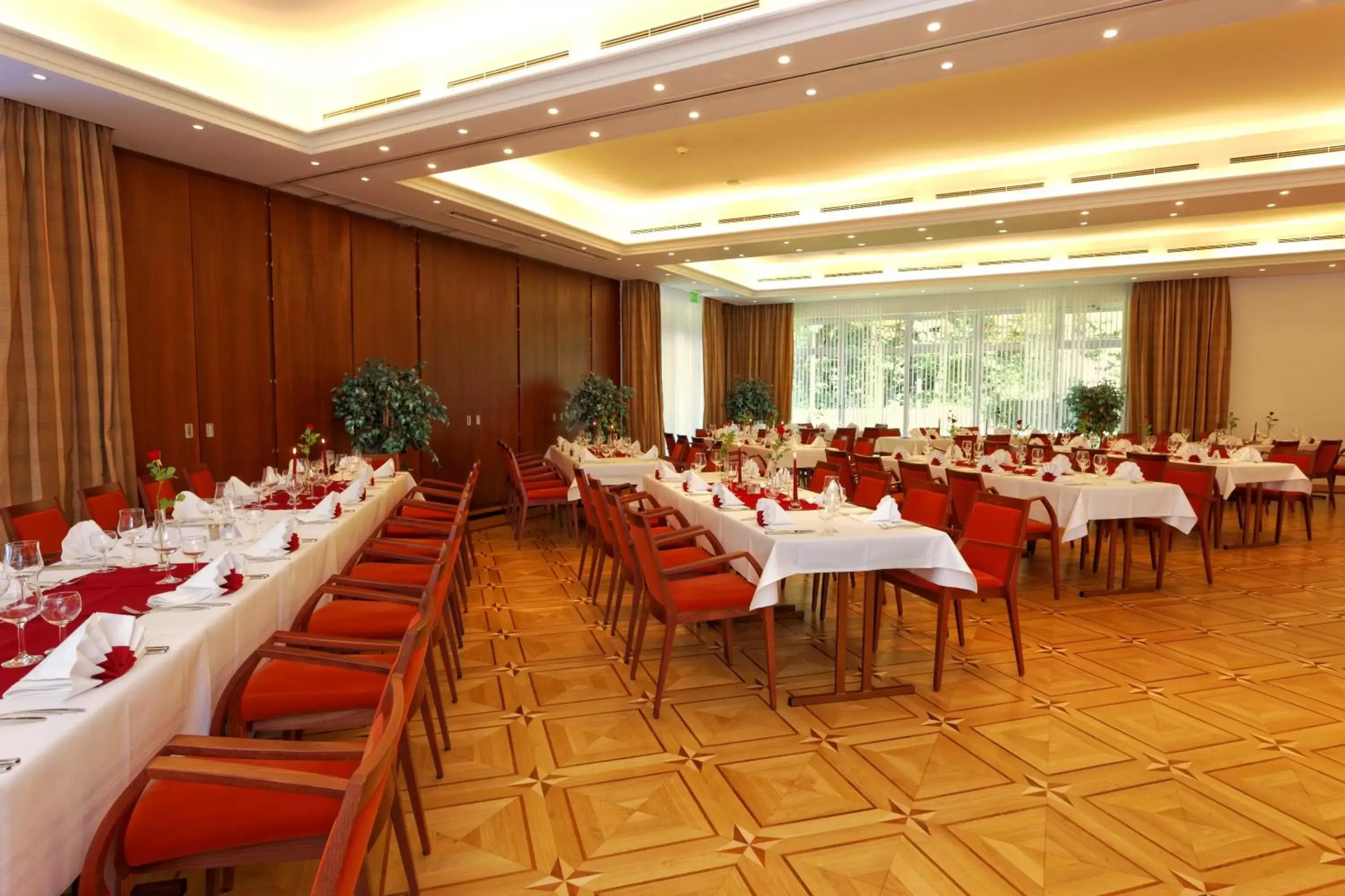 Meeting/conference room, Restaurant/Places to Eat in Parkhotel Am Glienberg by UNO