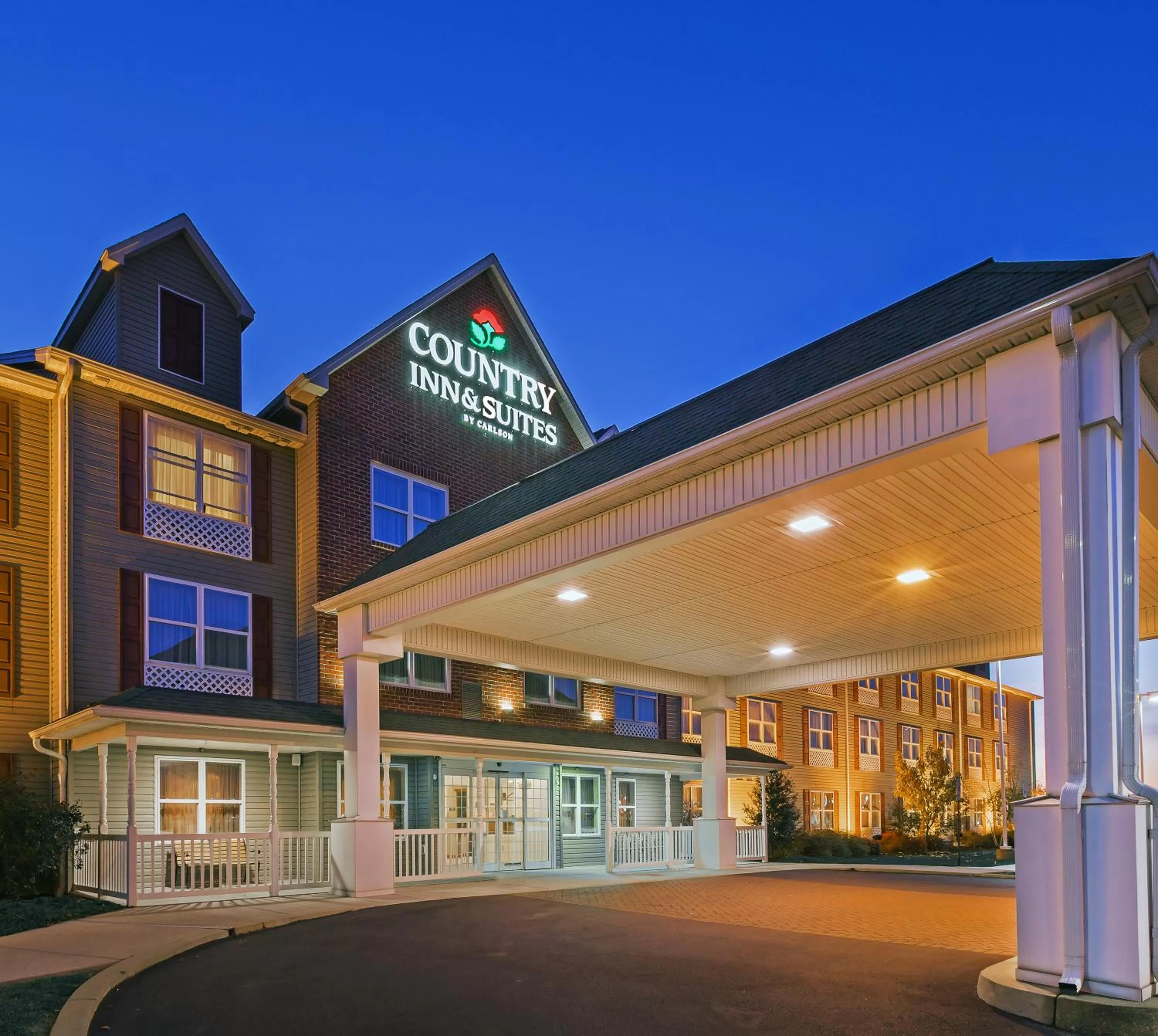 Facade/entrance in Country Inn & Suites by Radisson, Chambersburg, PA
