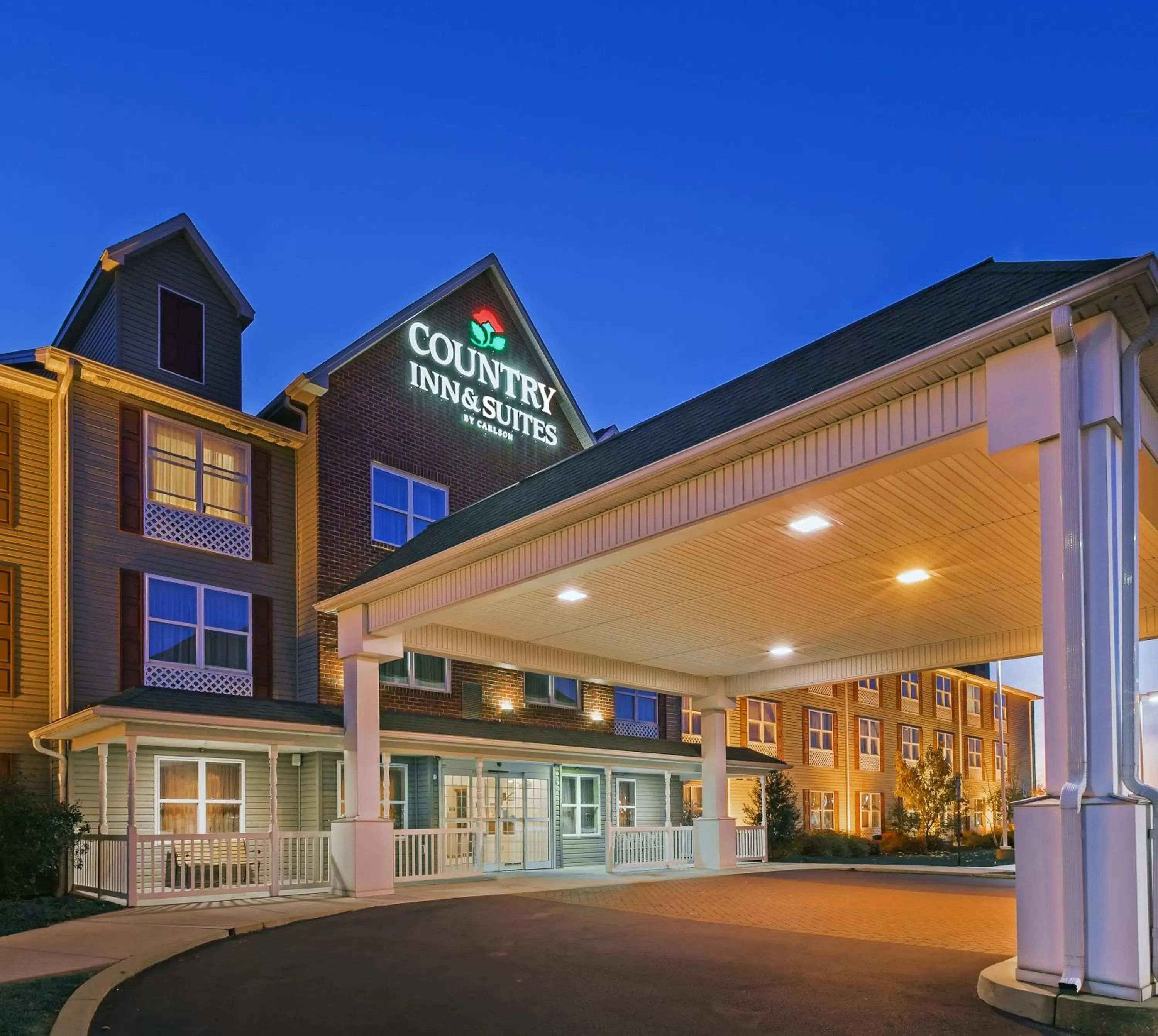 Facade/entrance, Property Building in Country Inn & Suites by Radisson, Chambersburg, PA