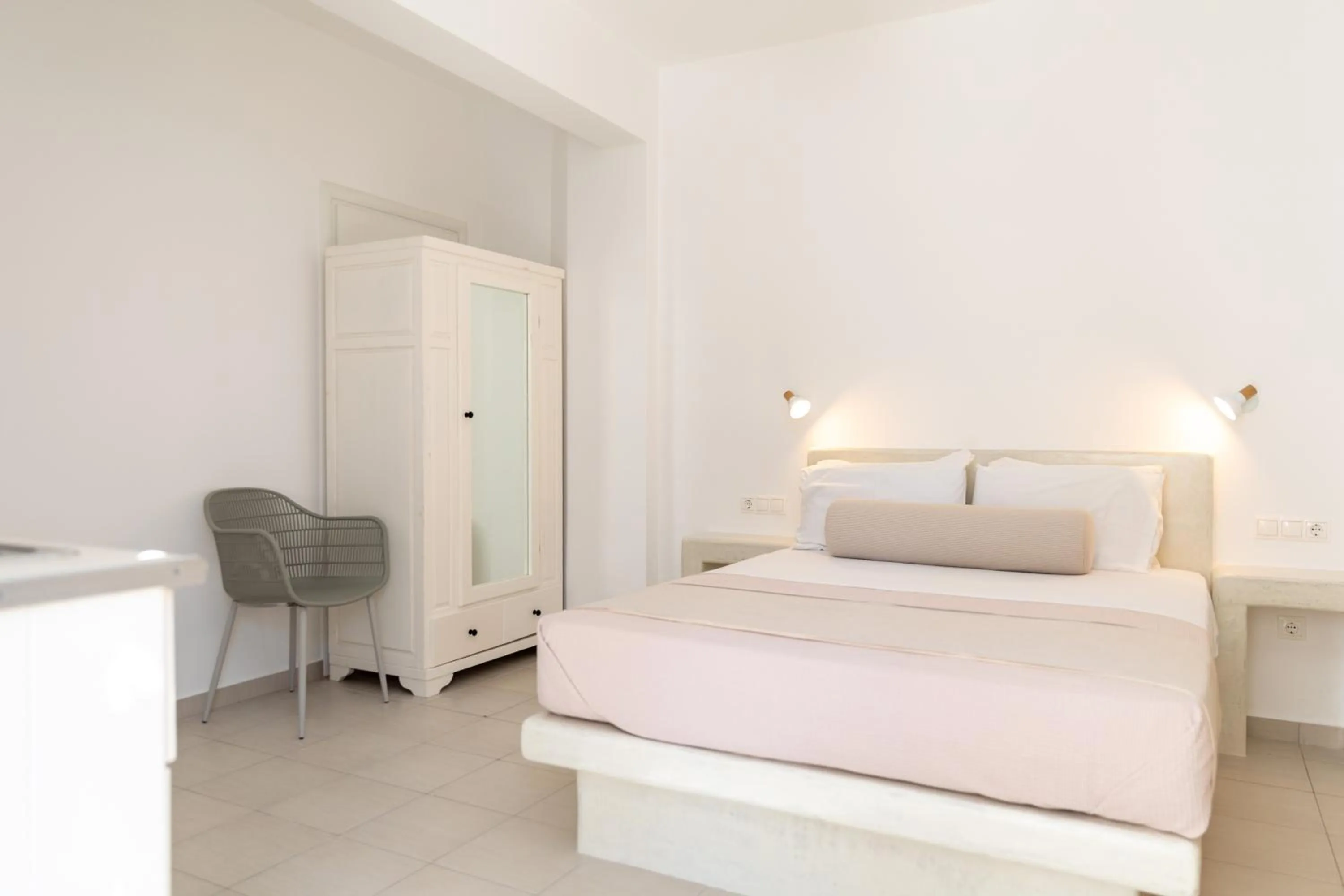 Photo of the whole room, Bed in Depis Place and Apartments