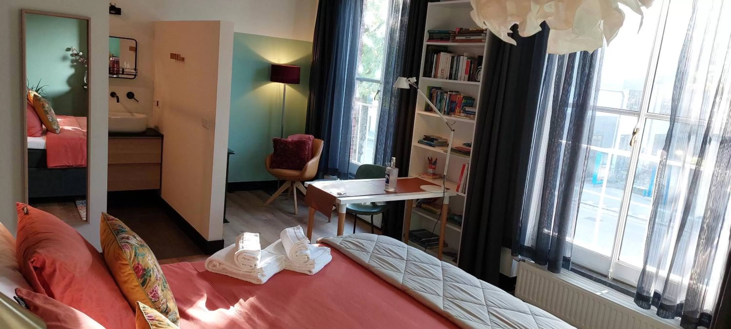 Photo of the whole room, Bed in Stadsslaperij B&B