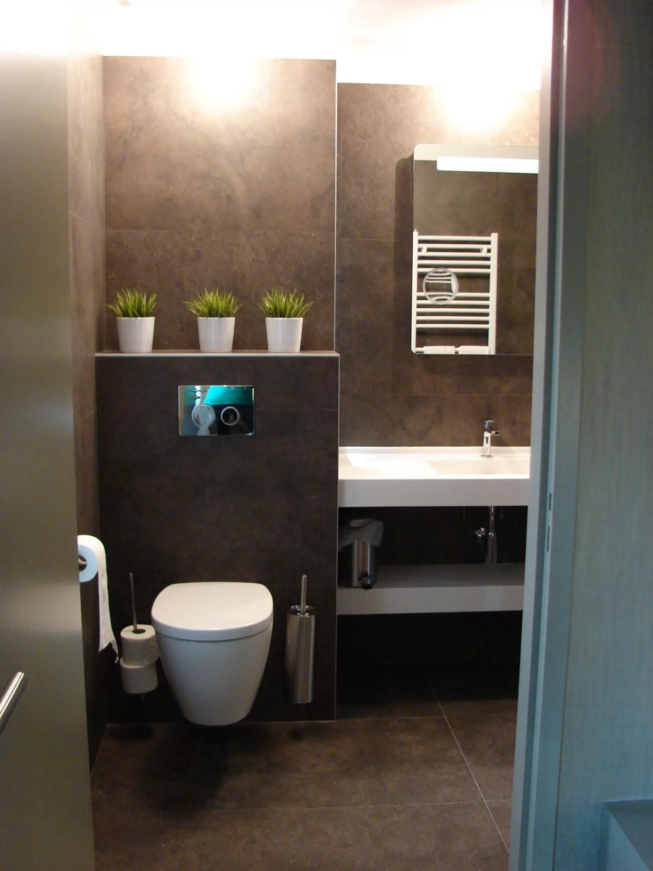 Deluxe Triple Room in Logis Hôtel Tante Yvonne & son restaurant semi-gastronomique - Lyon Nord