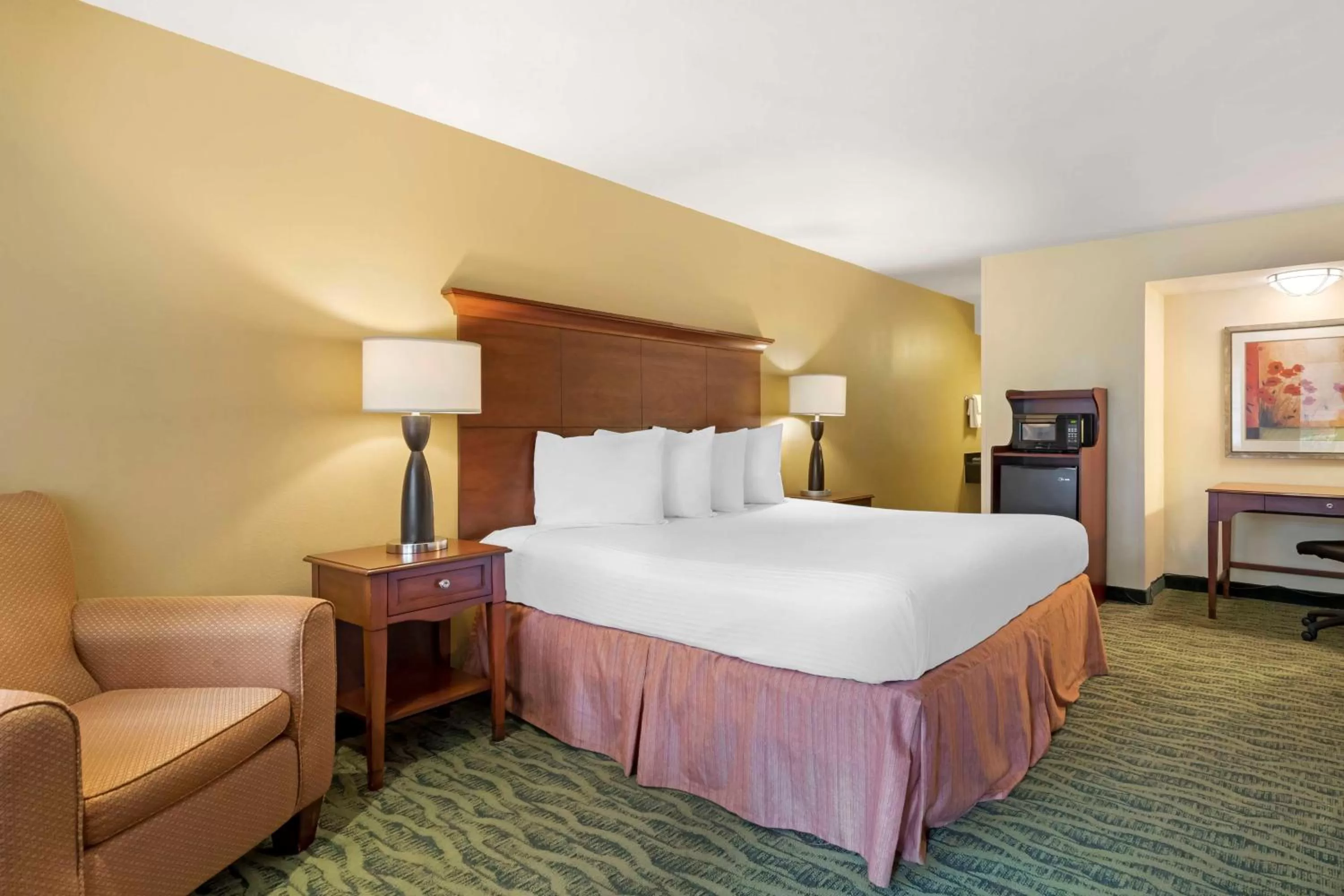 Bedroom, Bed in Best Western McAllen Medical Center