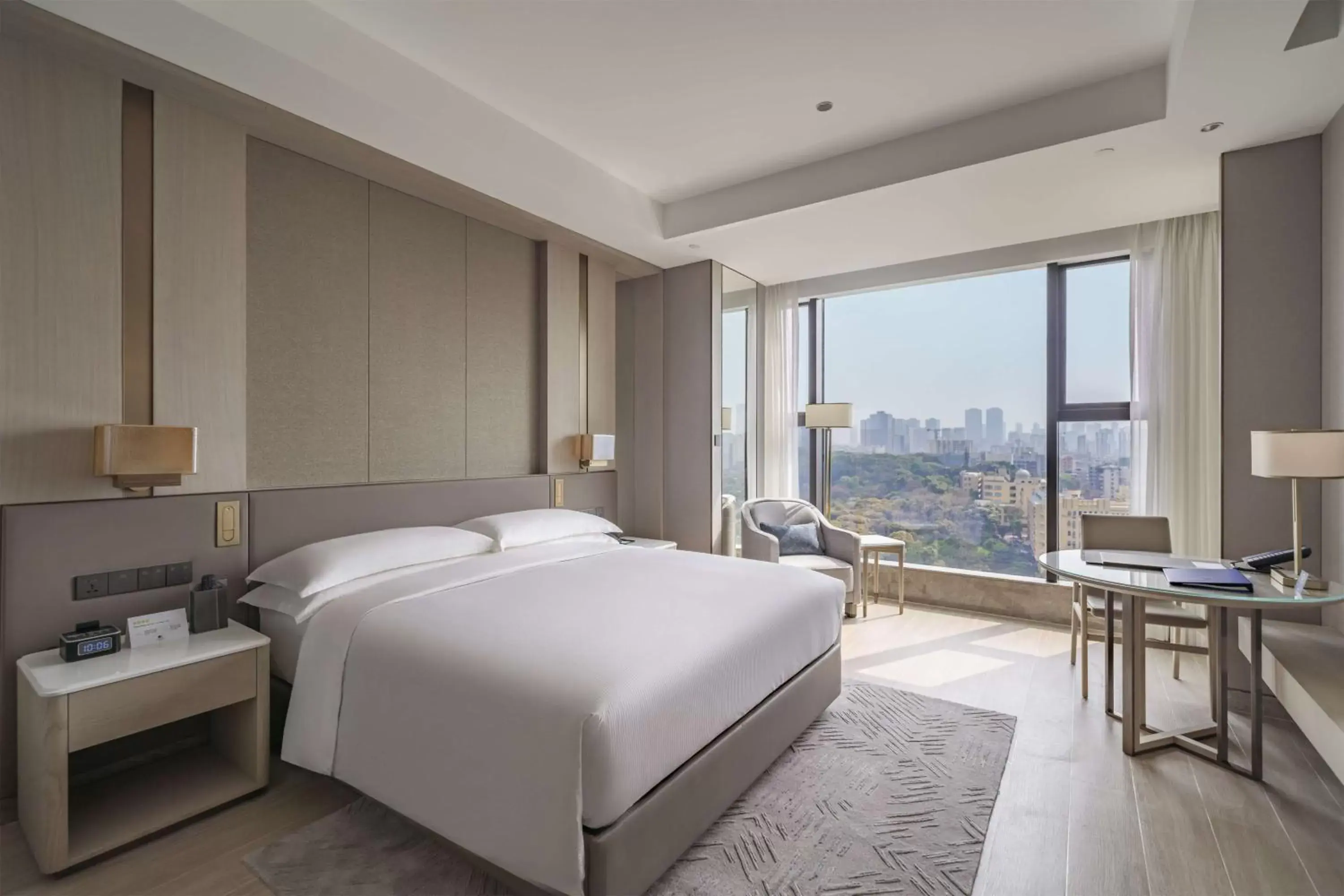 Bedroom in DoubleTree By Hilton Shenzhen Nanshan Hotel & Residences