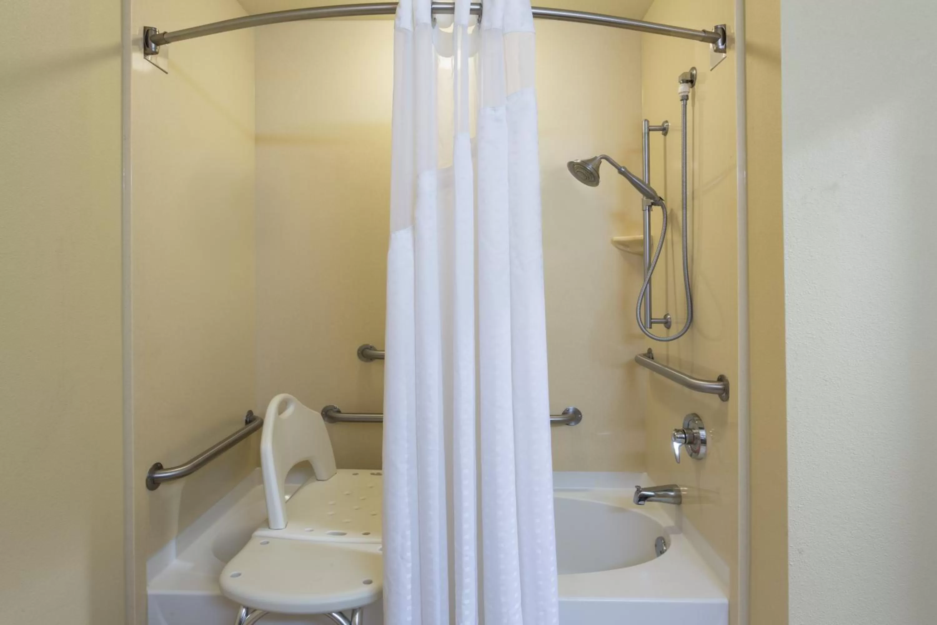 Photo of the whole room in Holiday Inn Express & Suites Tavares by IHG