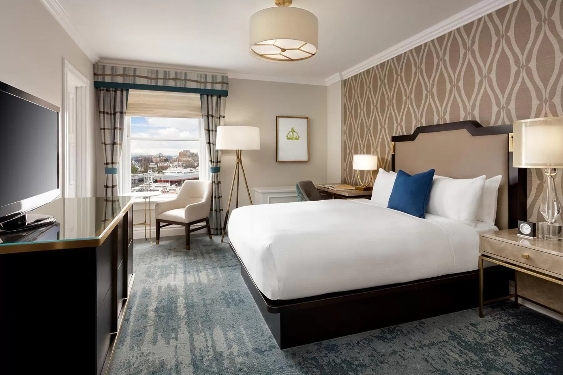 Sea view, Bed in Fairmont Empress Hotel