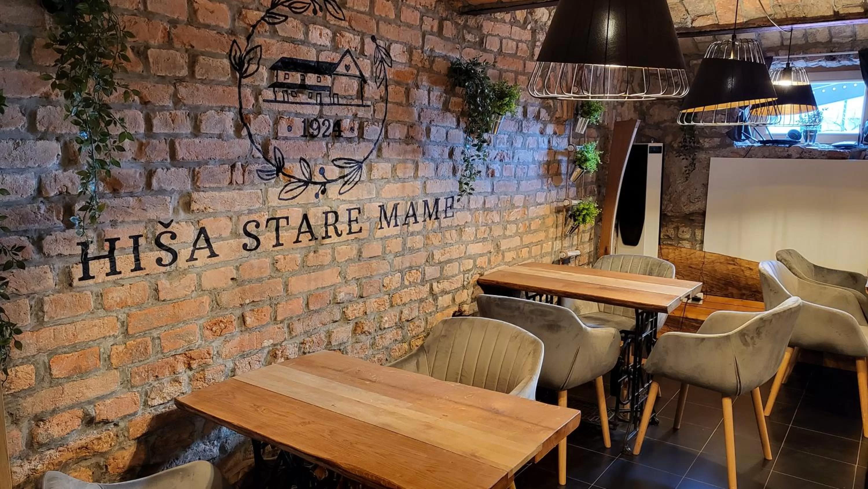 Restaurant/places to eat in Hiša stare mame