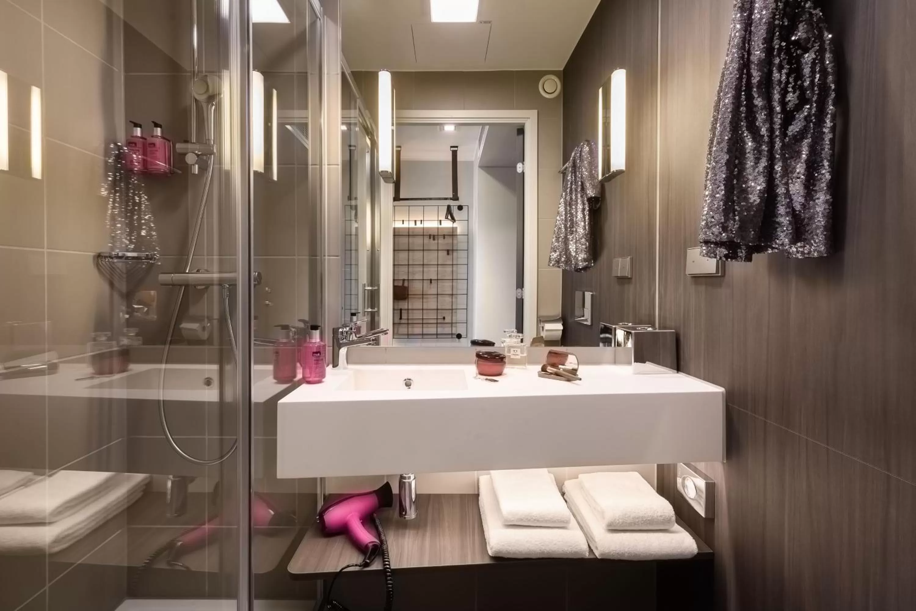 Photo of the whole room in Moxy Dresden Neustadt