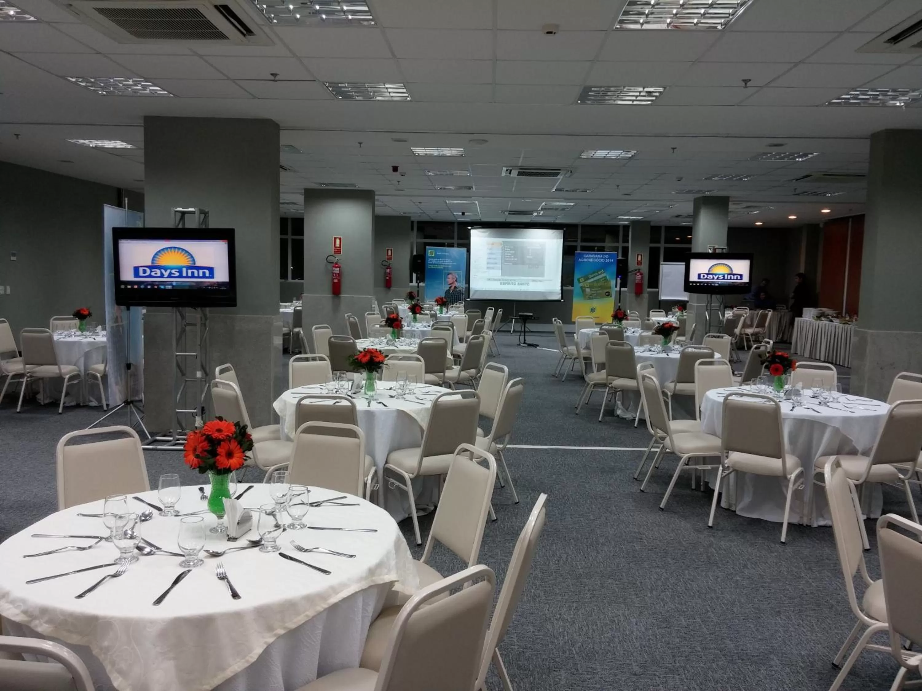 Meeting/conference room in Days Inn by Wyndham Linhares