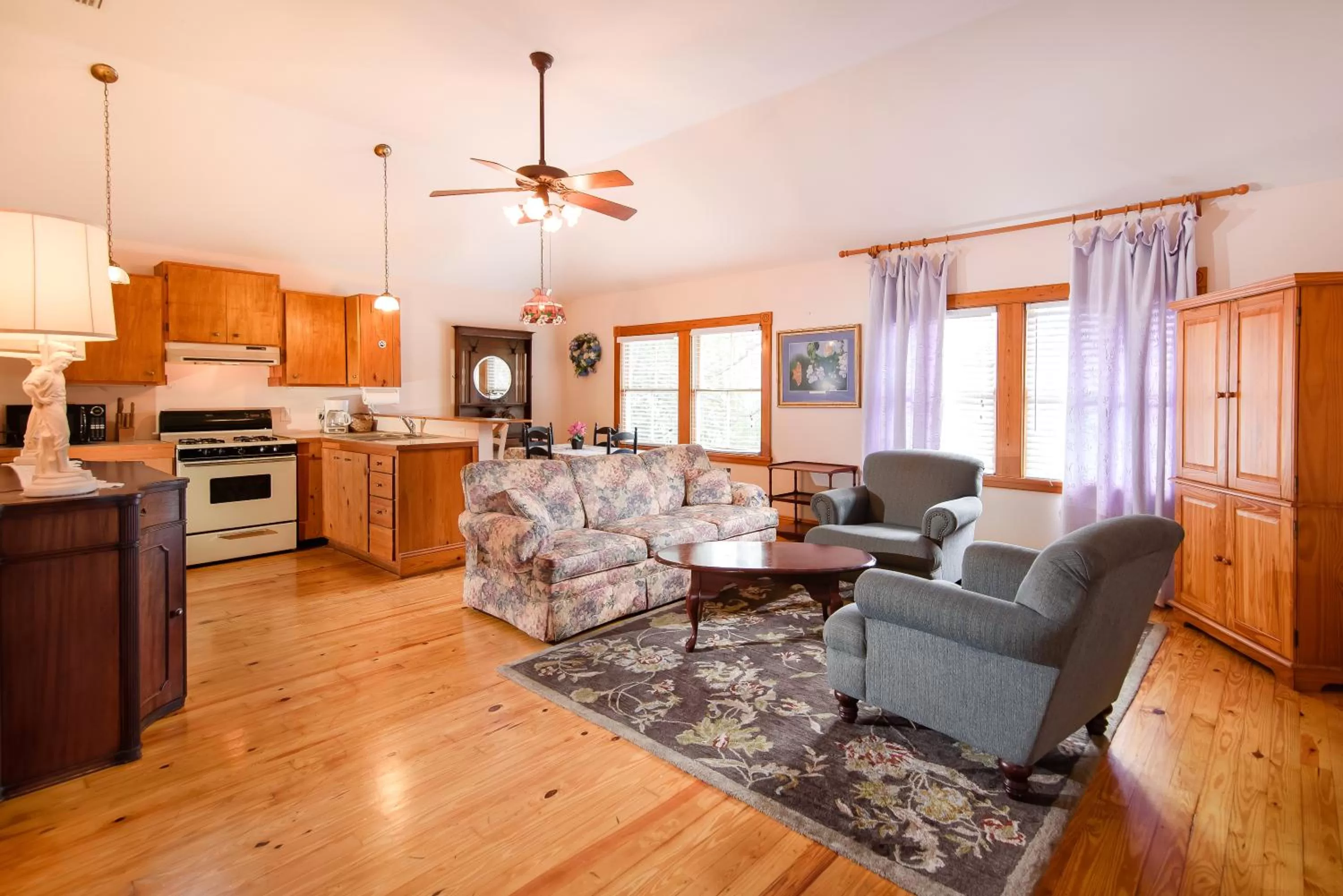 Kitchen or kitchenette in Sweetwater Branch Inn