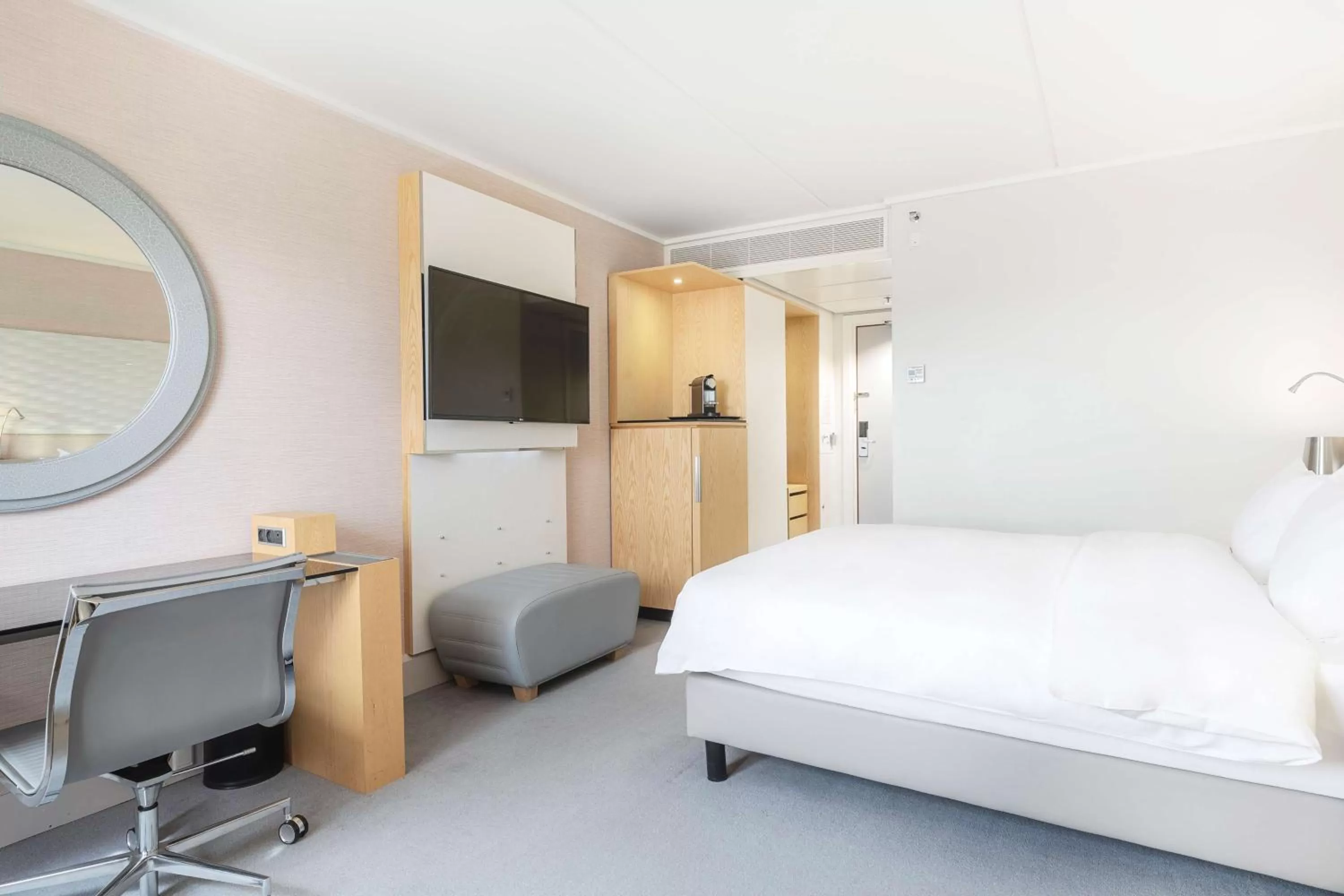 Seating area, Bed in Radisson Blu Scandinavia Hotel Aarhus