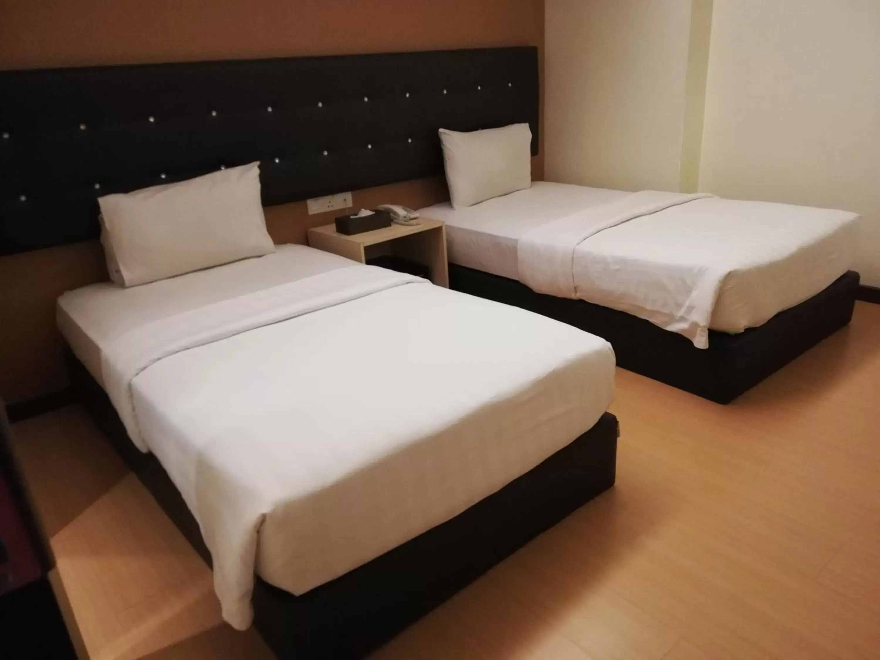 Bed in Ease Hotel