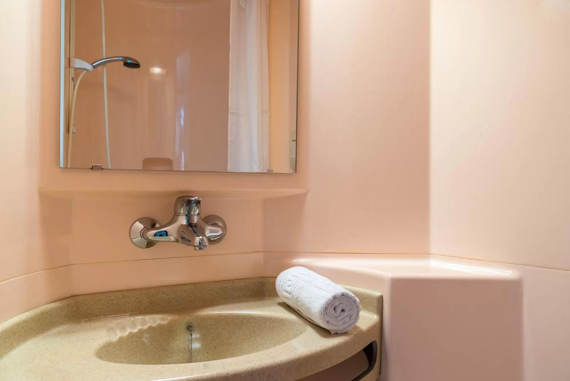 Shower in Premiere Classe Saintes