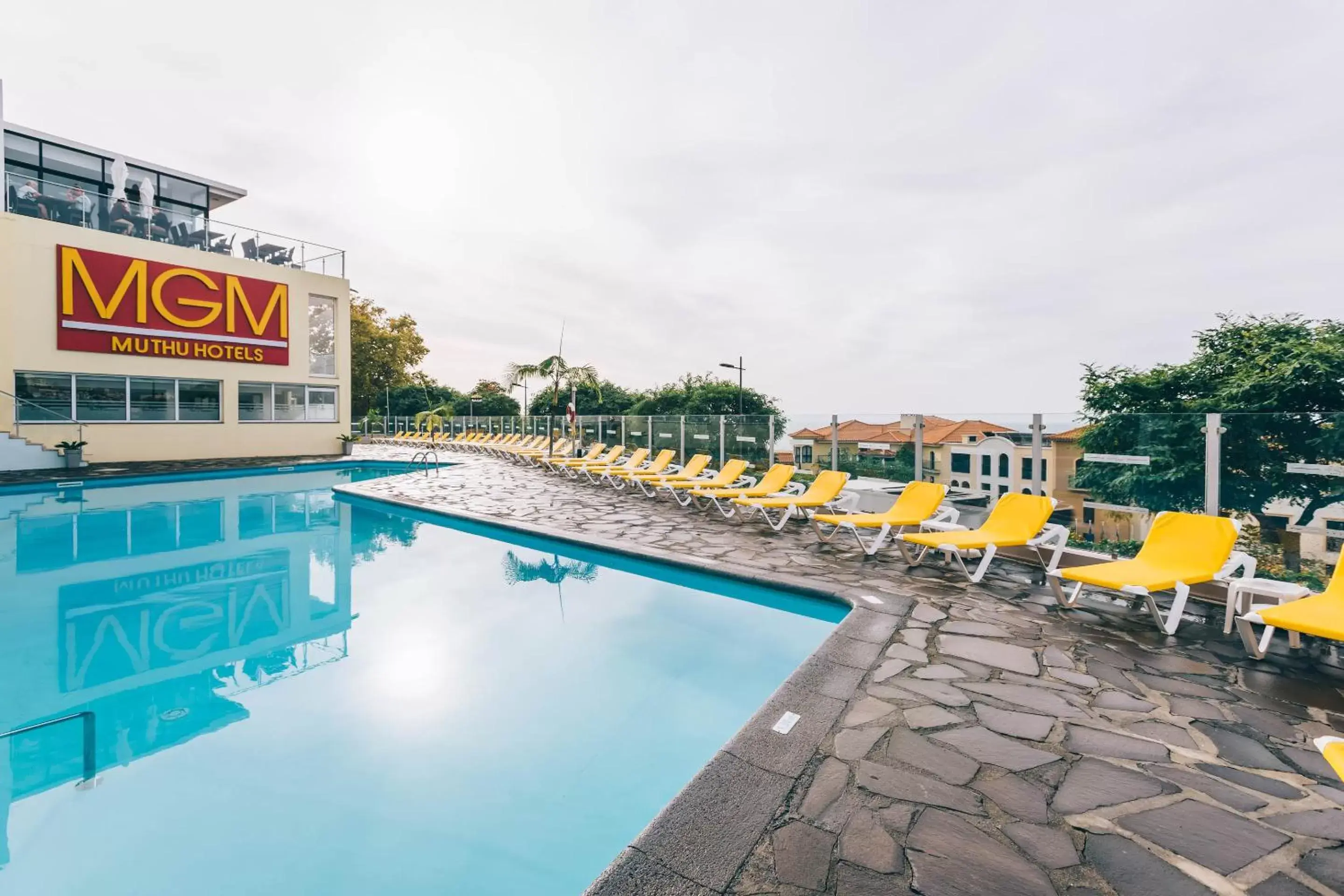 Swimming Pool in Muthu Raga Madeira Hotel