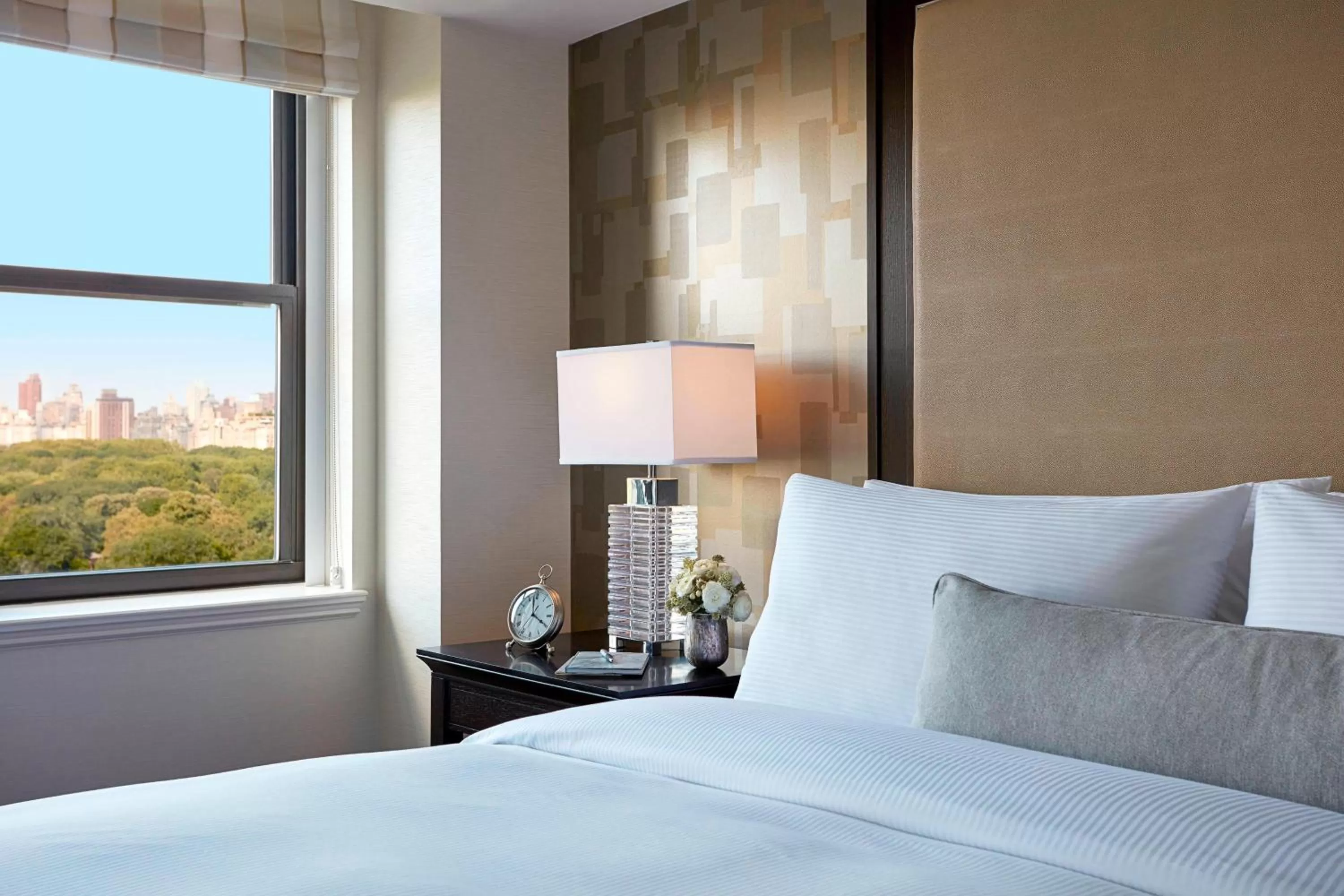 Photo of the whole room, Bed in JW Marriott Essex House New York