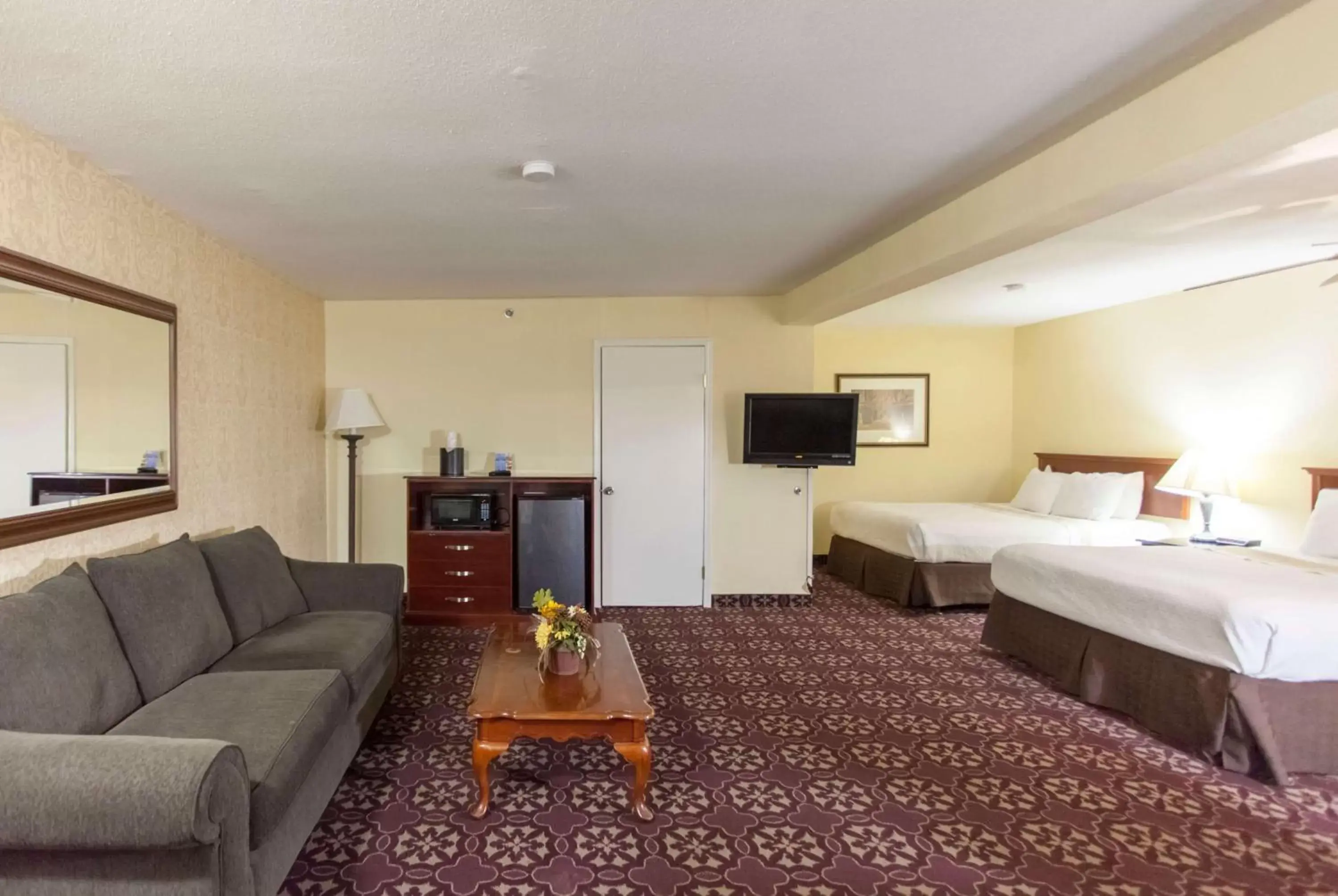 Photo of the whole room in Days Inn by Wyndham Shenandoah