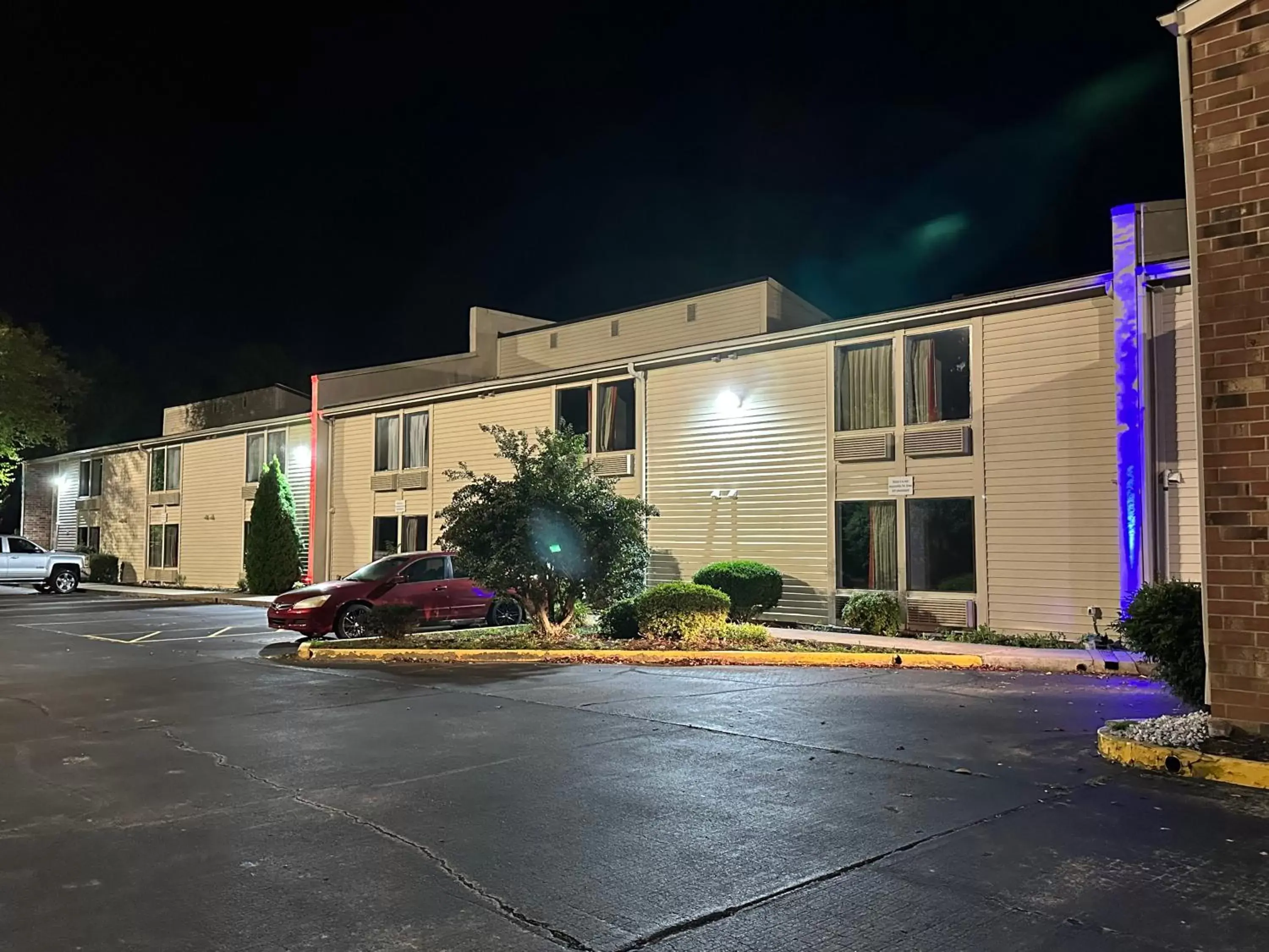 Property building in Motel 6-Greensboro, NC - Airport Property building in Motel 6-Greensboro, NC - Airport