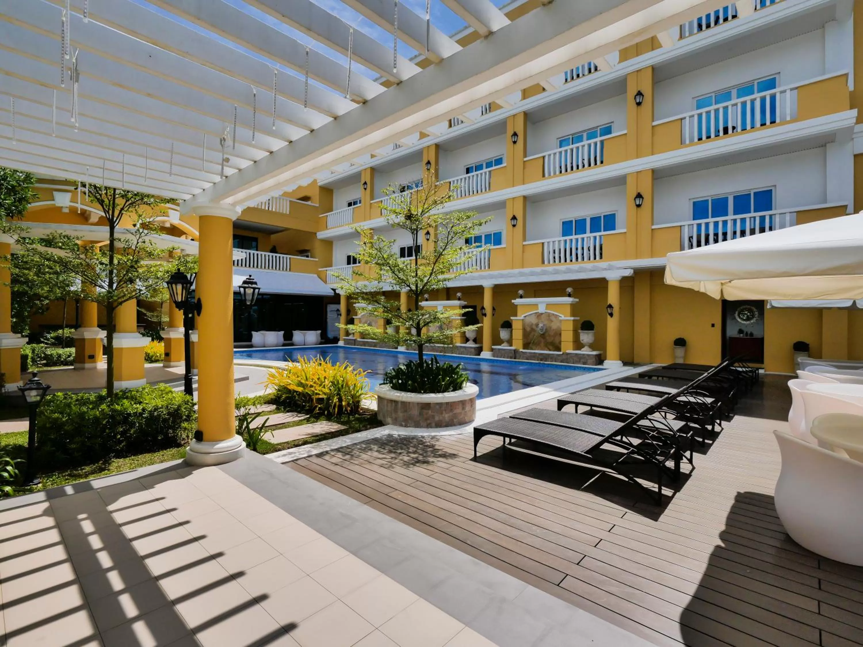 Swimming pool in Sunlight Hotel Coron