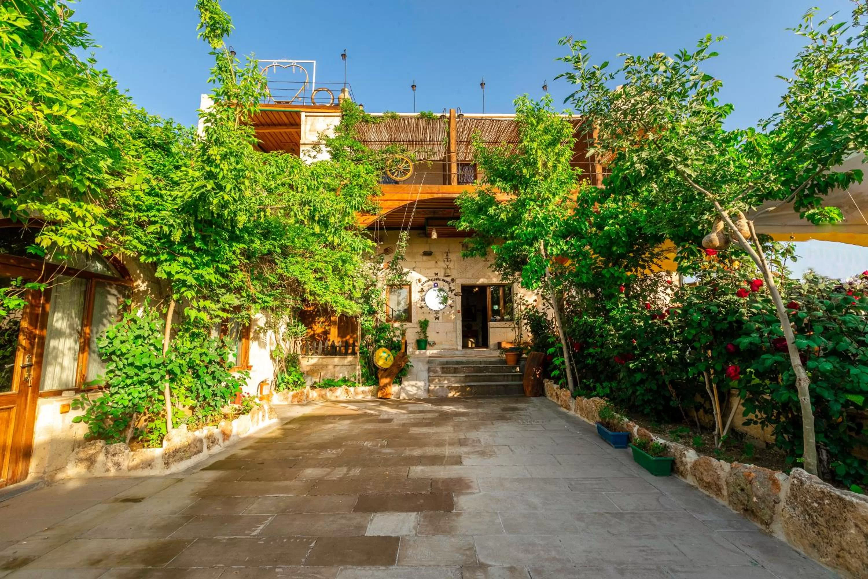 Day in Maron Stone House