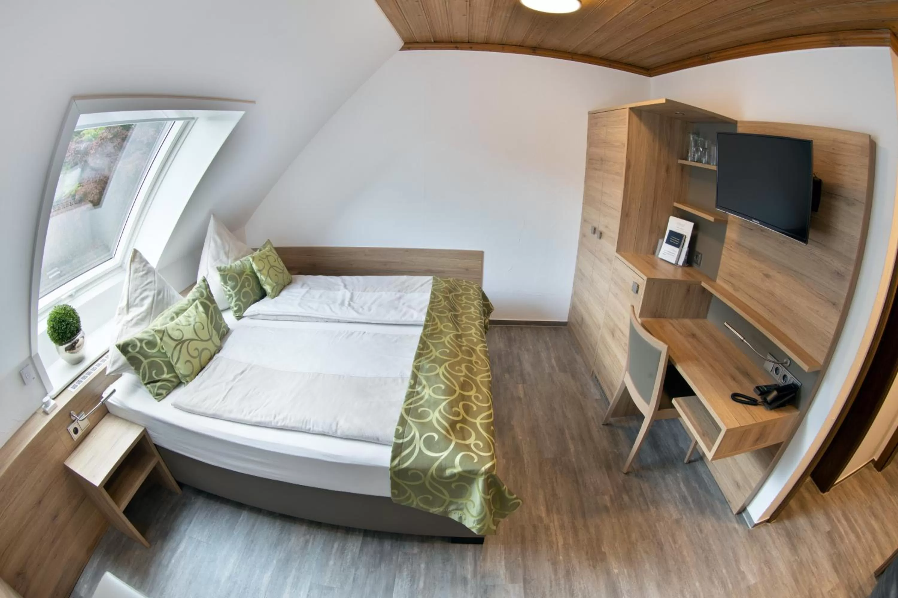 Bedroom, Bed in Deeke's Quellenhof