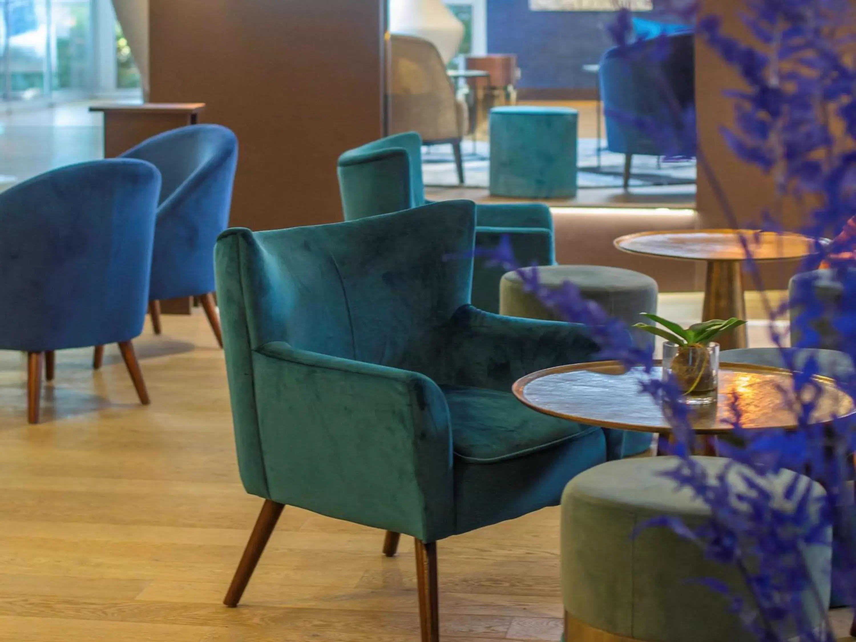 Lobby or reception, Lounge/Bar in Mercure Vannes Le Port