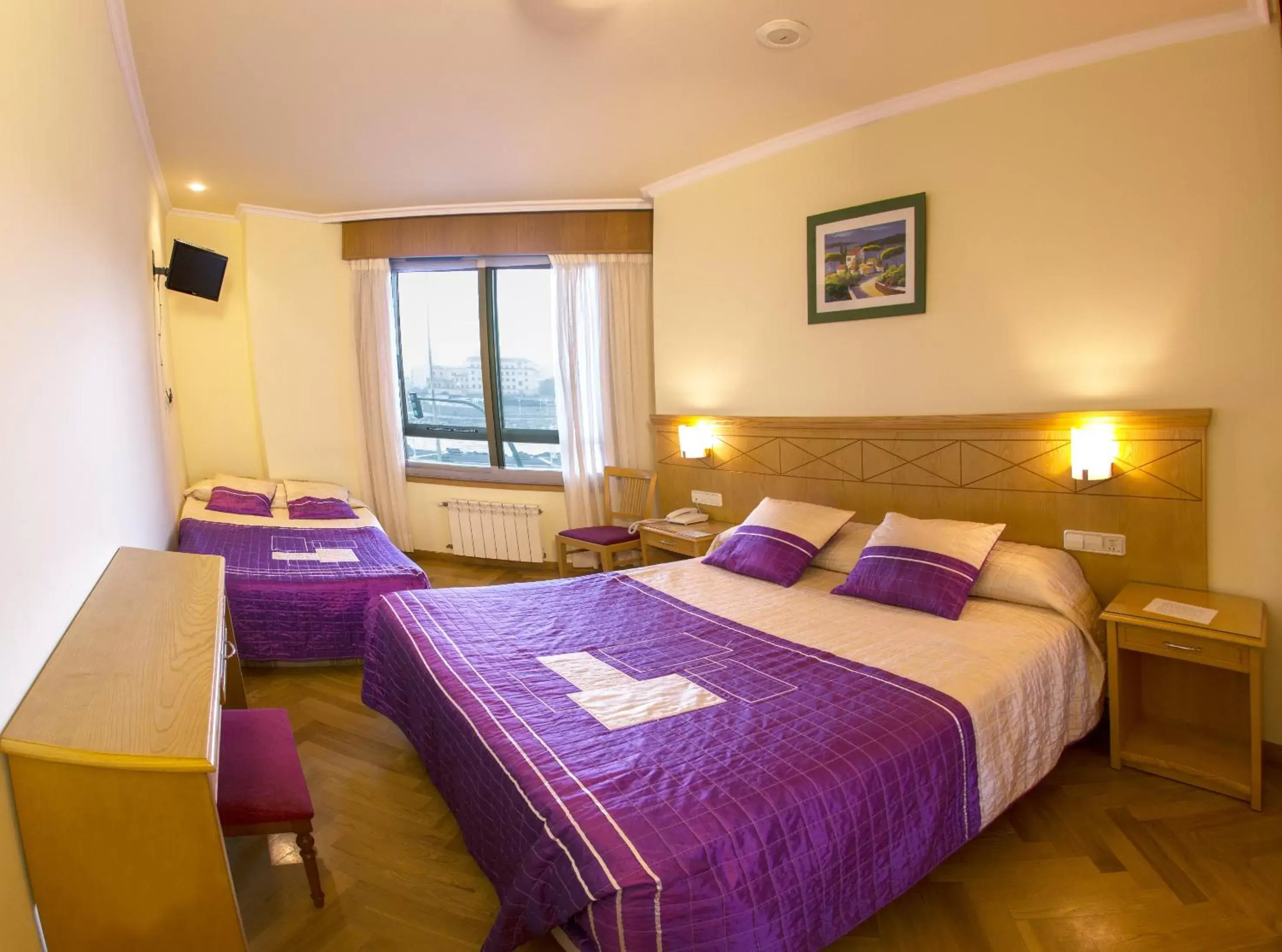 Bedroom, Bed in Hotel Cristal 2