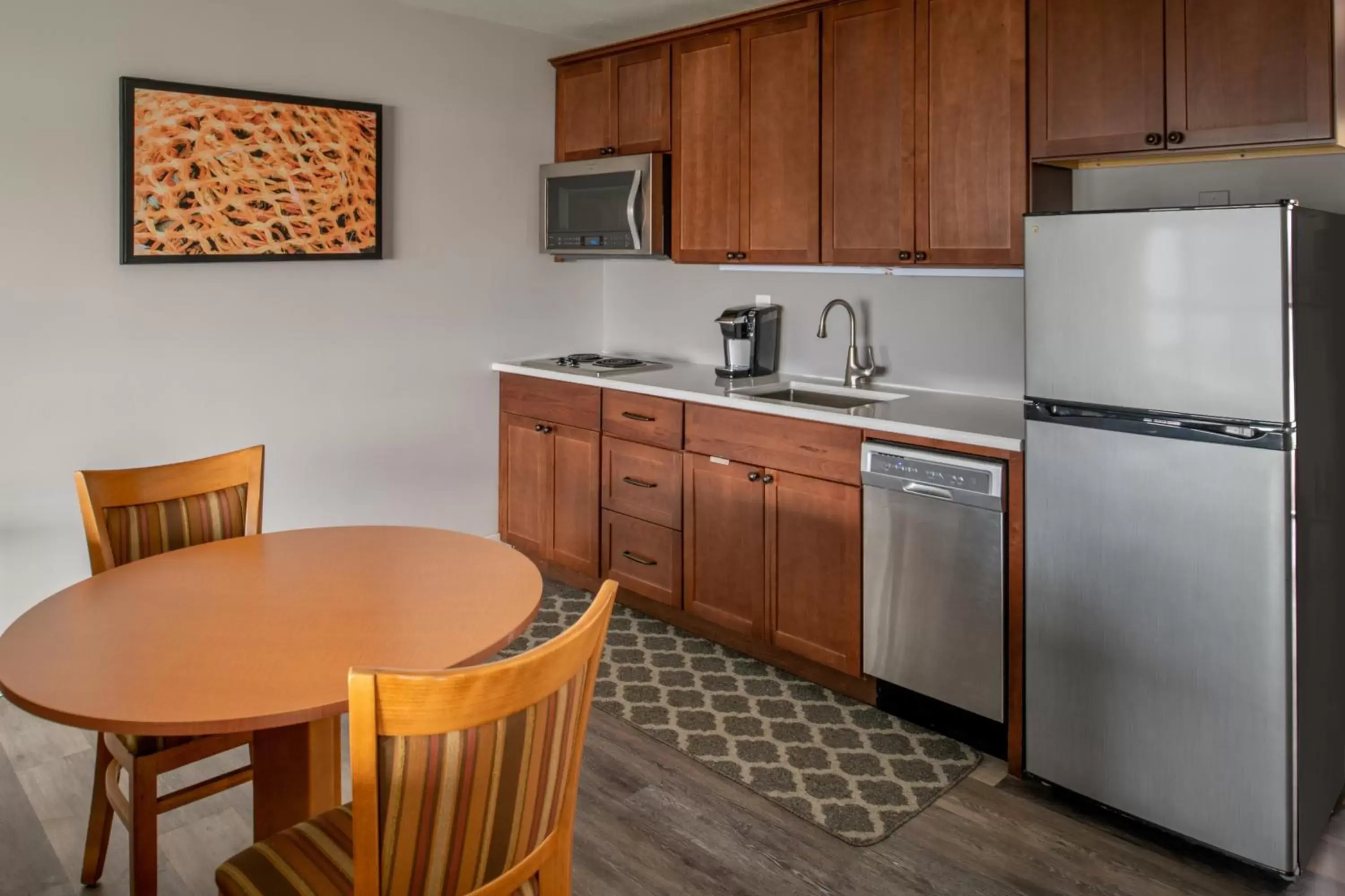 Kitchen or kitchenette, Kitchen/Kitchenette in Astoria Riverwalk Inn