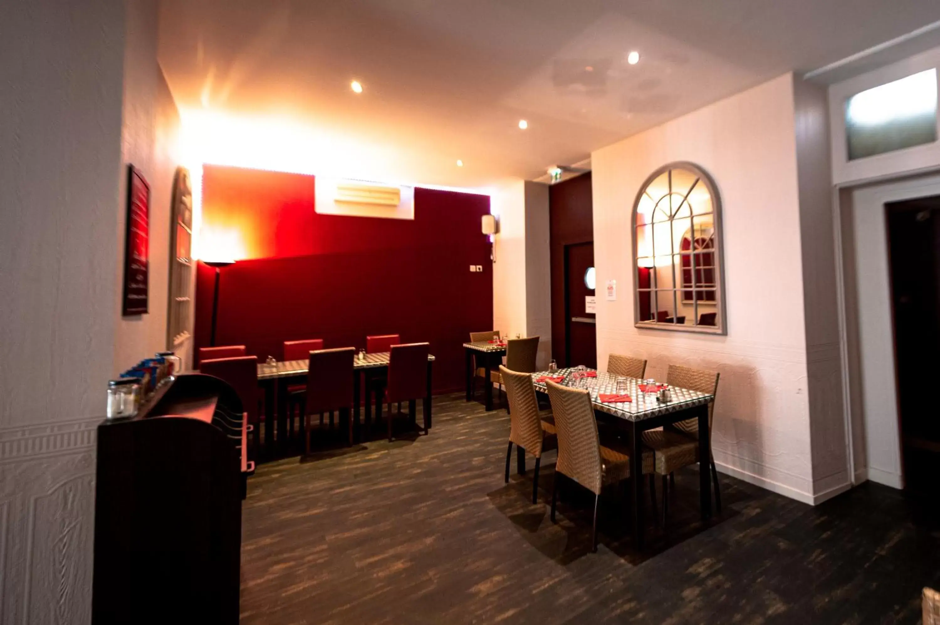 Restaurant/Places to Eat in Brit Hotel Confort Auclair
