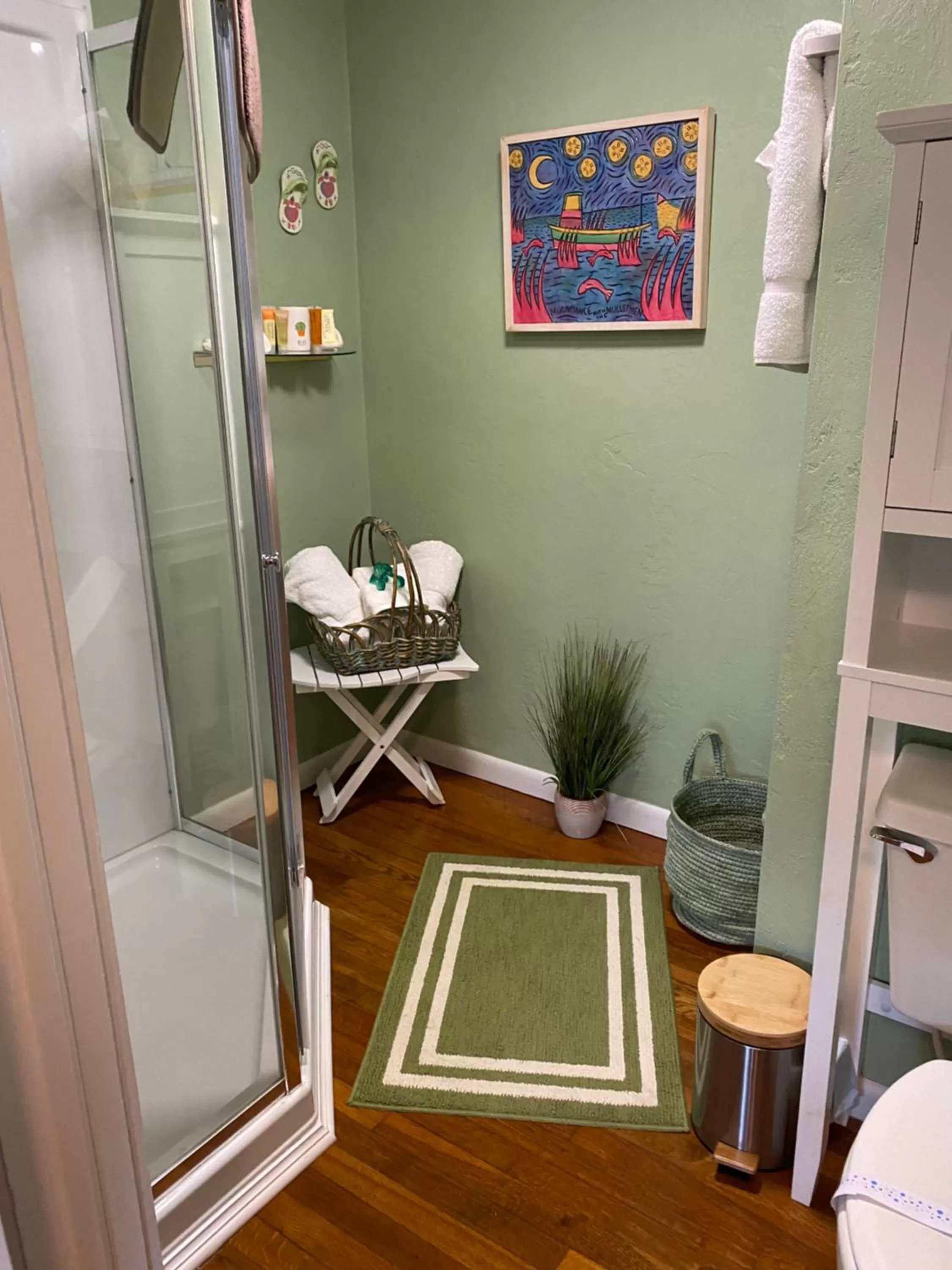 Bathroom, Seating Area in Ms. Maggie's South Country Inn