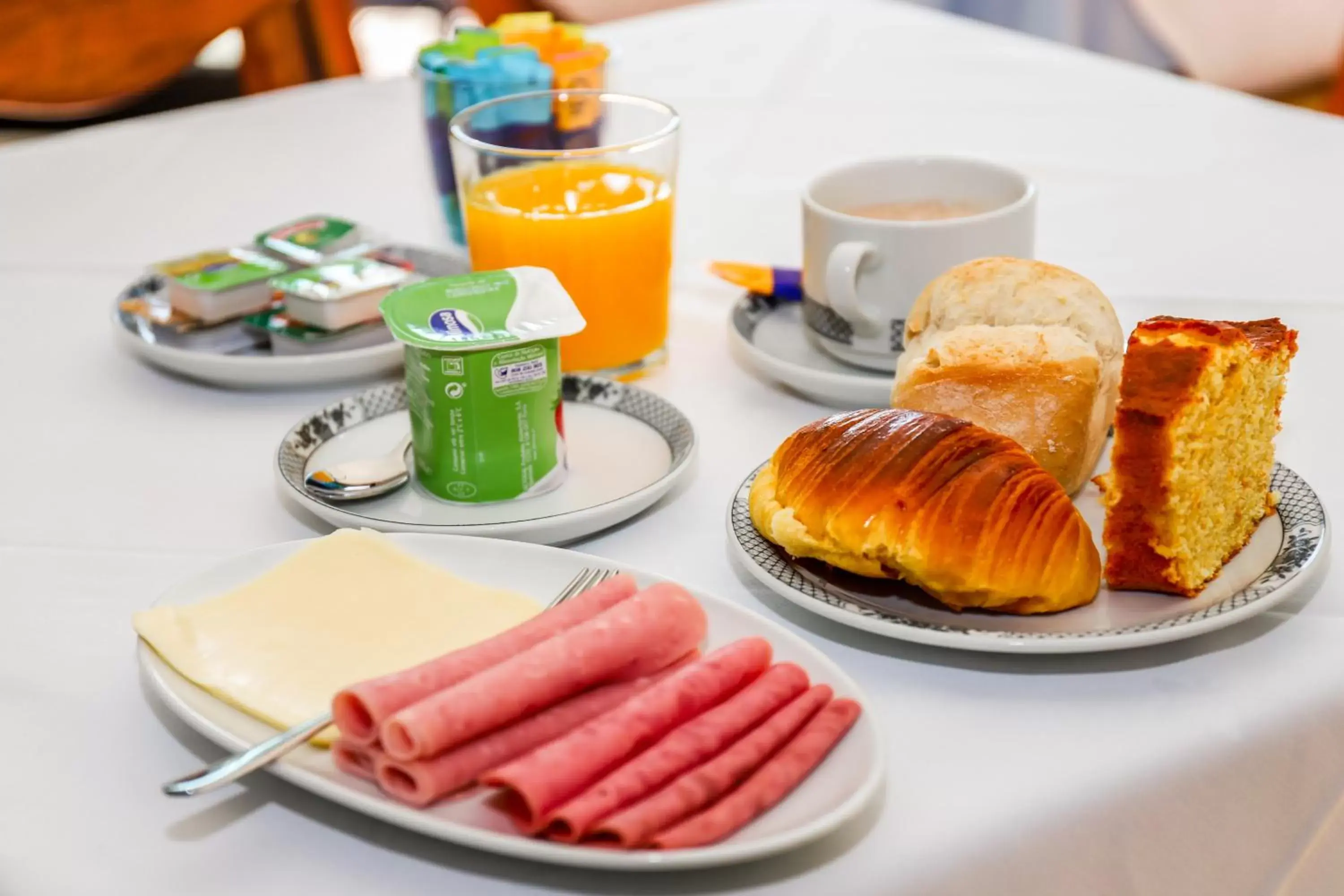 Breakfast in Hotel Avenida