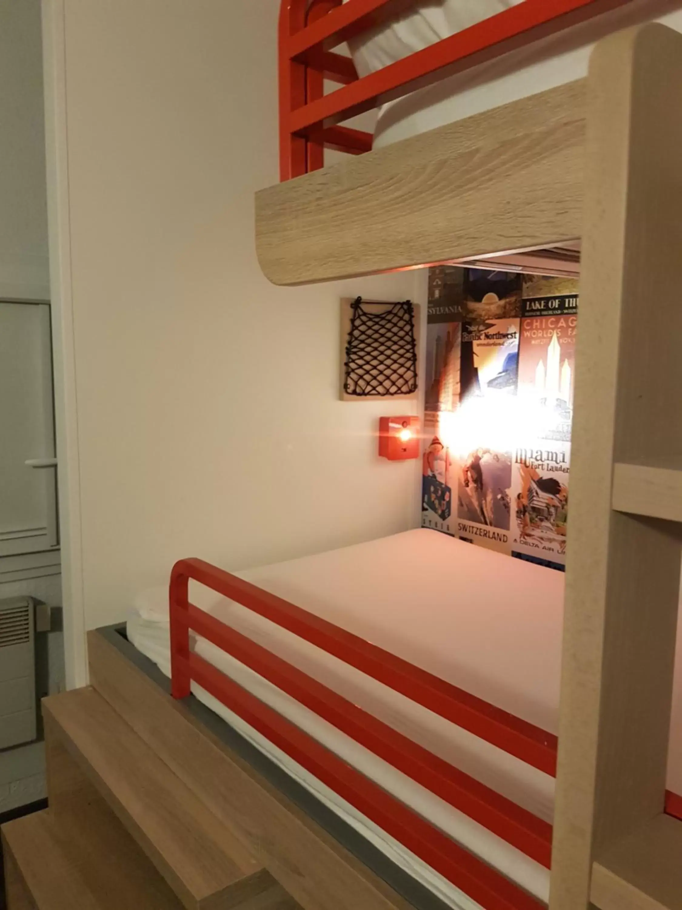 bunk bed in hotelF1 Lyon Saint Priest