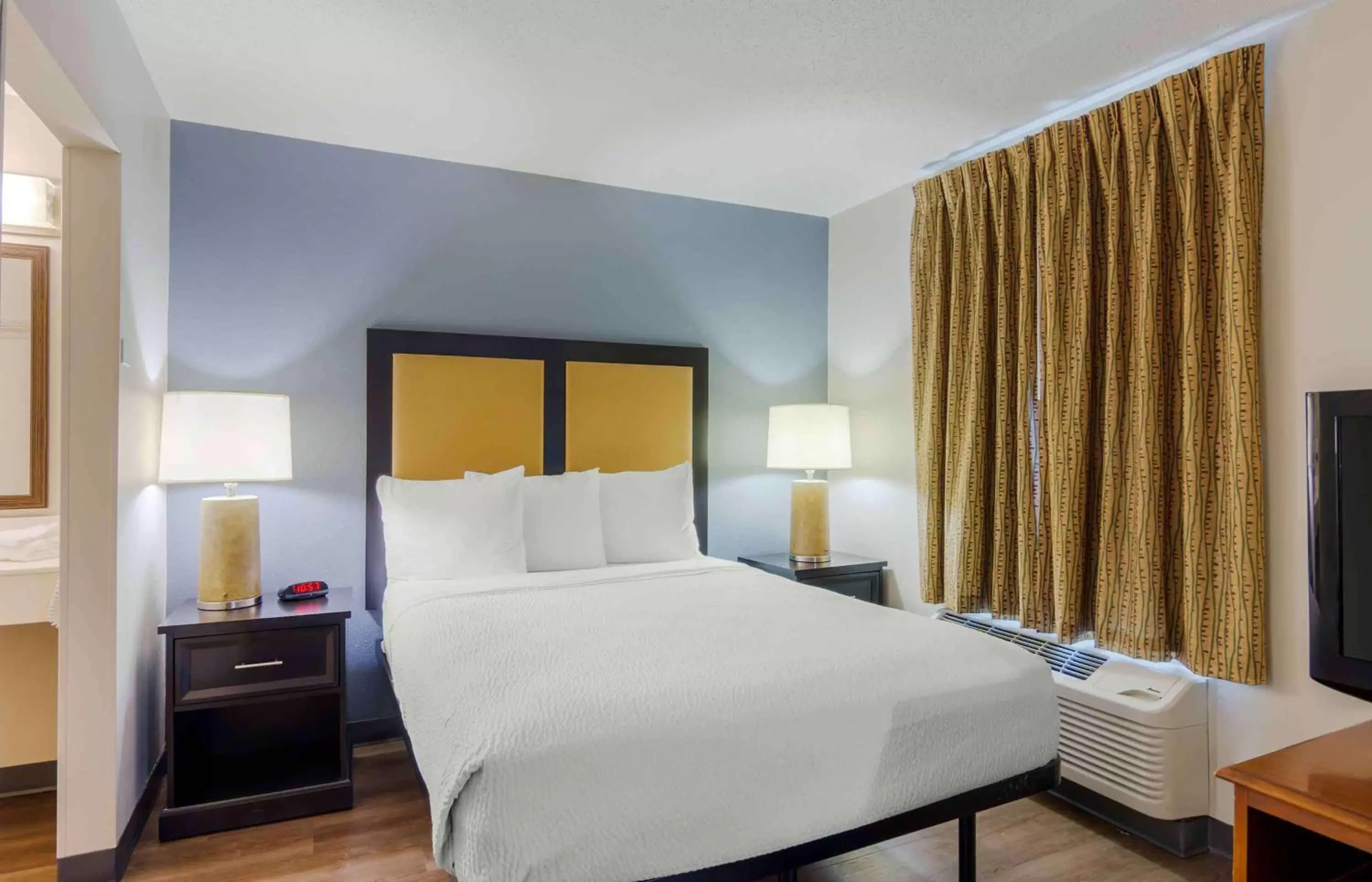 Bedroom, Bed in Extended Stay America Suites - Richmond - W Broad Street - Glenside - North
