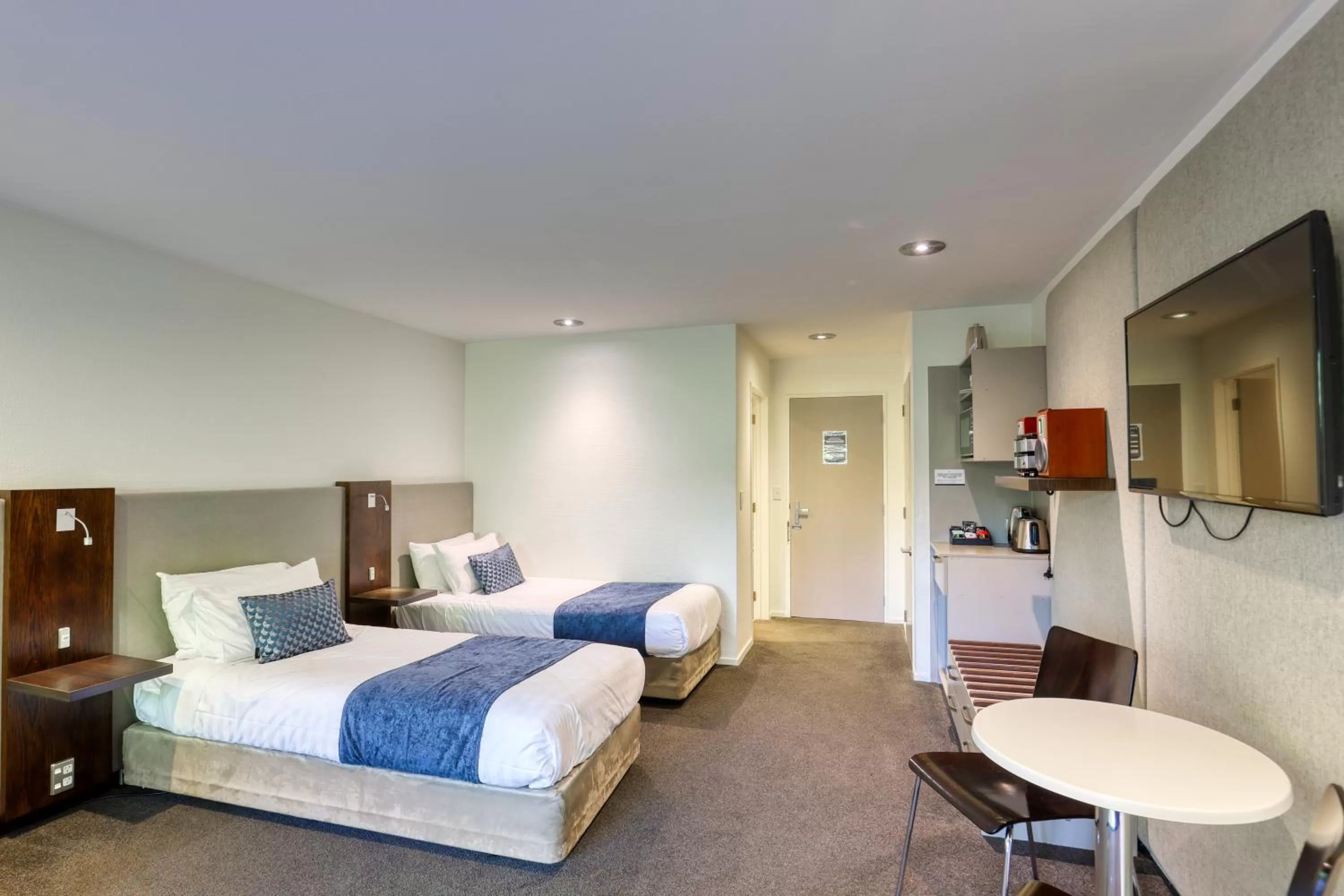 Bedroom, Bed in Garden Court Suites & Apartments