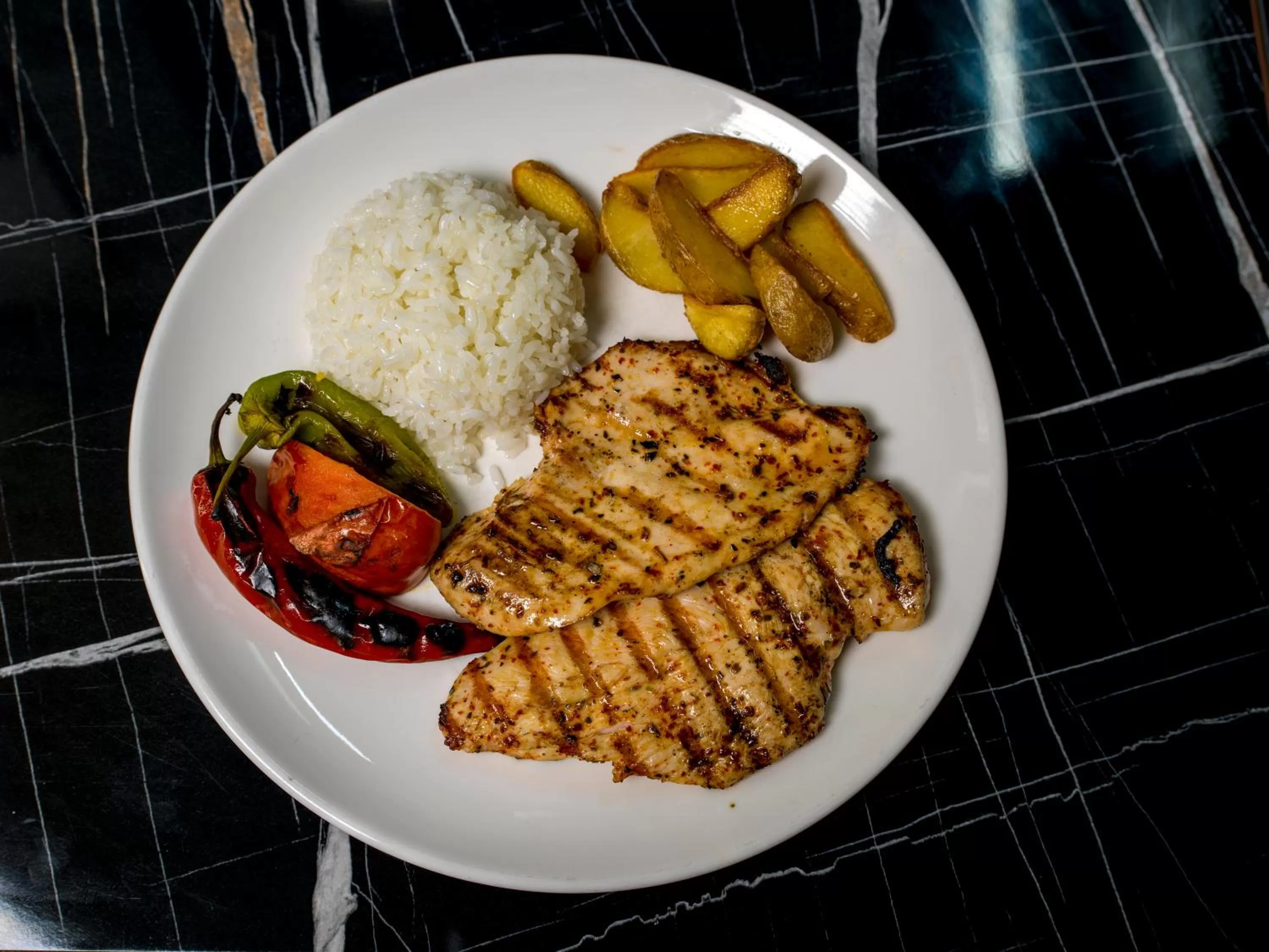 Restaurant/places to eat in MENALO HOTEL PREMIUM ISTANBUL AIRPORT