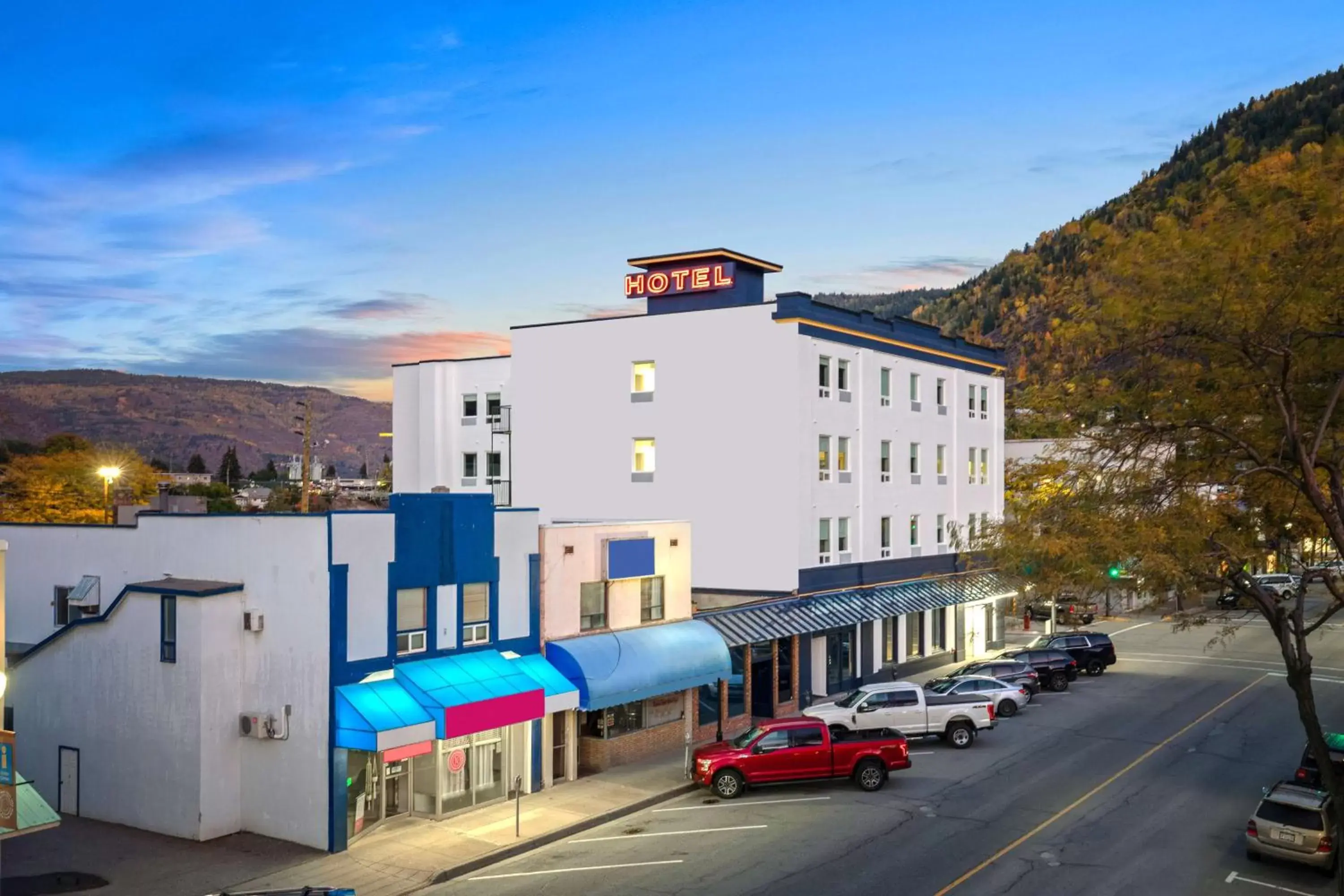 Property building in Crown Columbia Hotel; BW Premier Collection