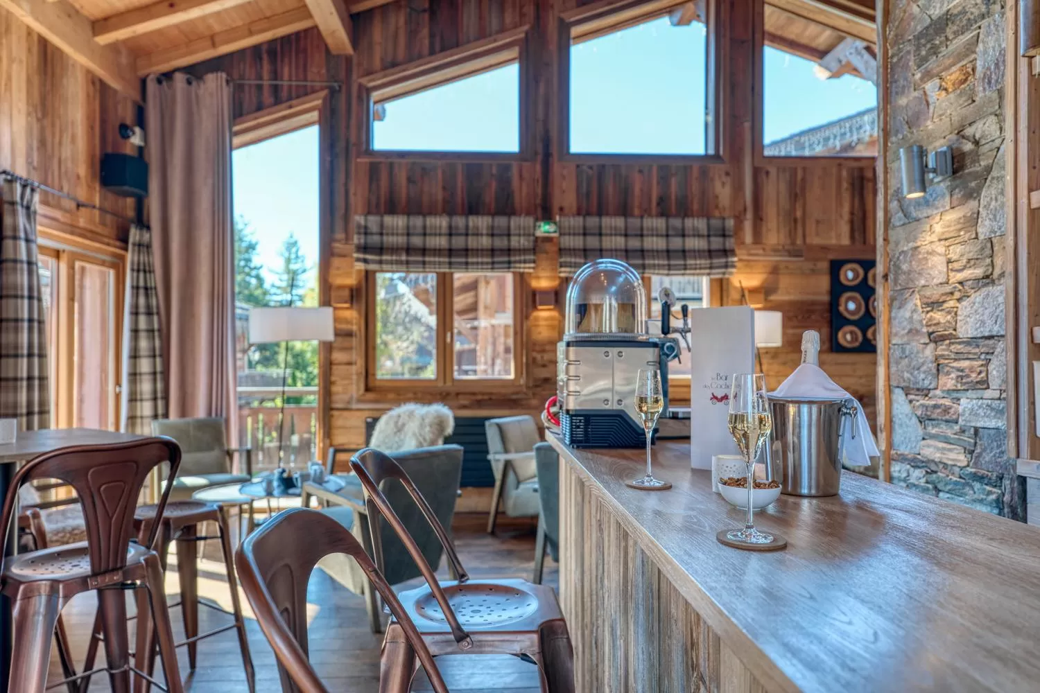 Lounge or bar in Les Loges Blanches Megève