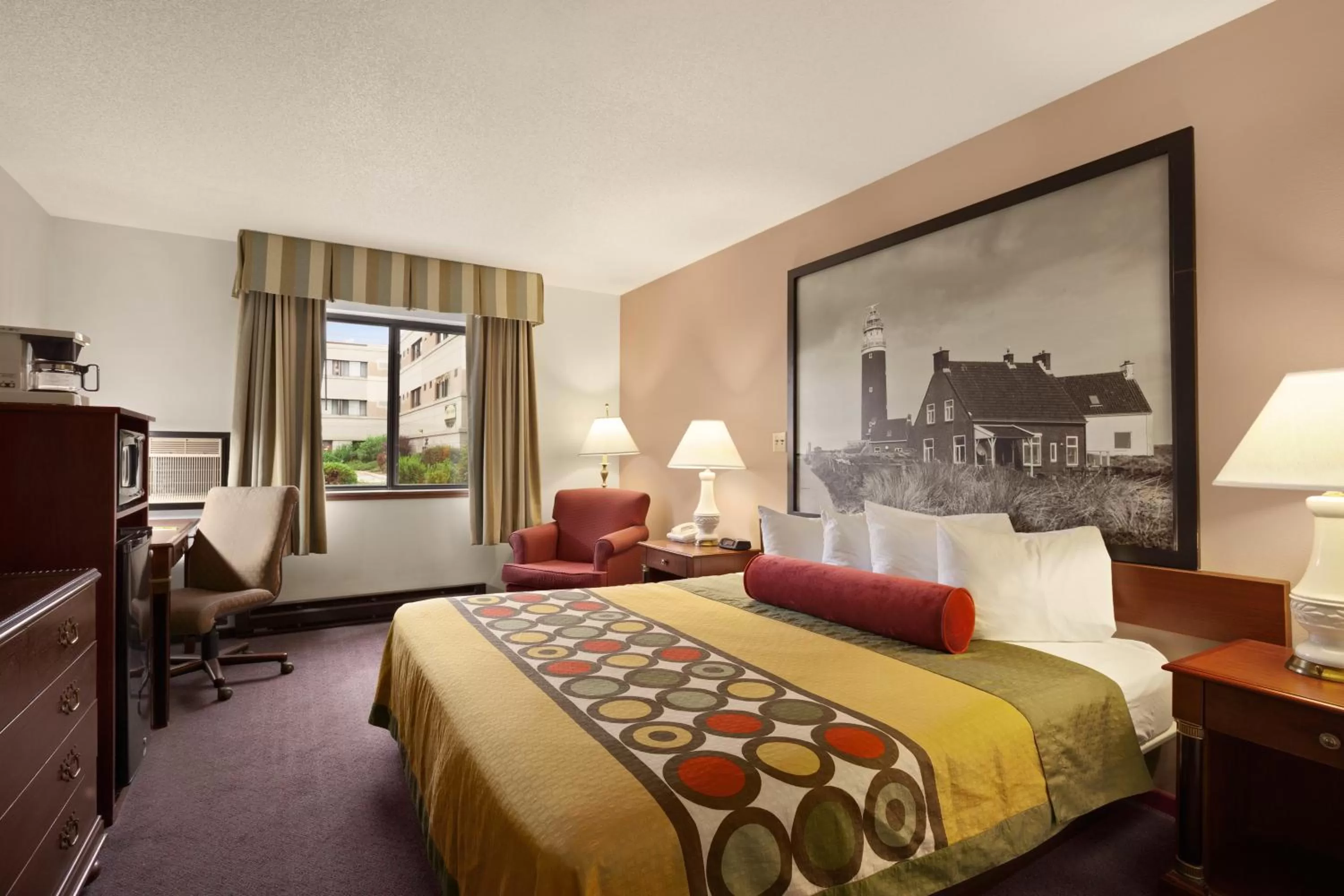 Bedroom, Bed in Super 8 by Wyndham Milwaukee Airport