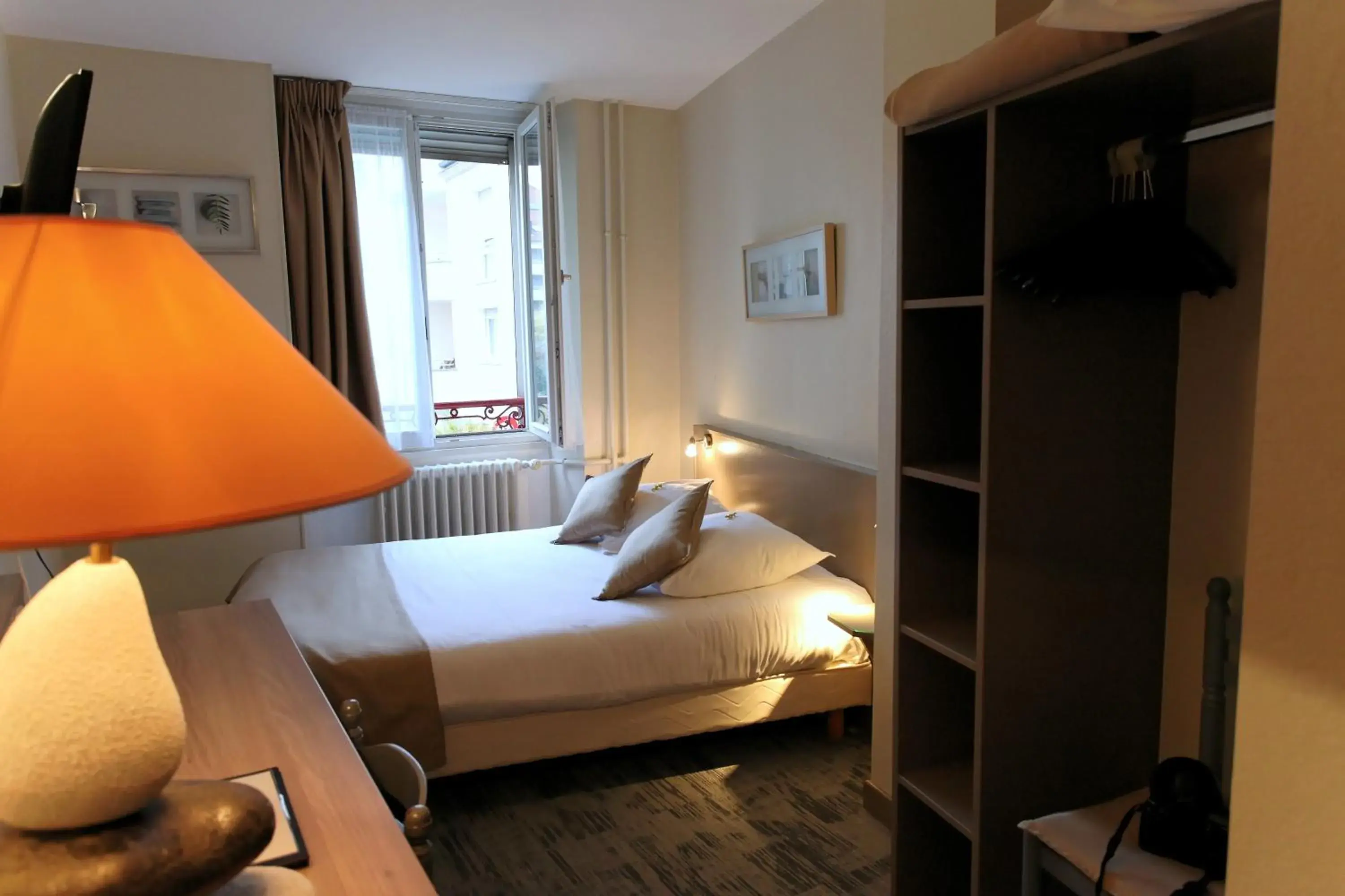 Bed in Hôtel De L'Ill