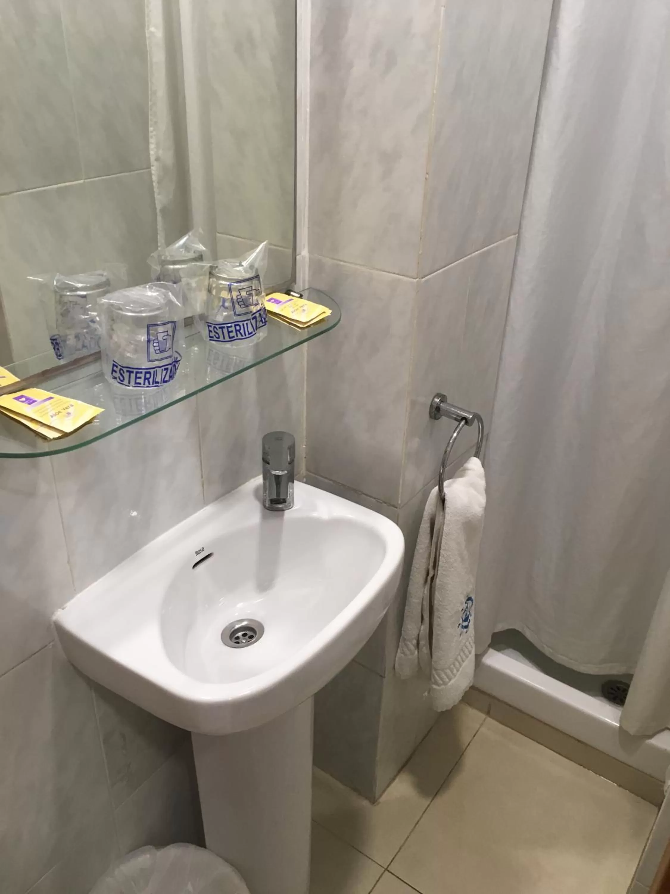 Bathroom in Hotel Marítimo Urban