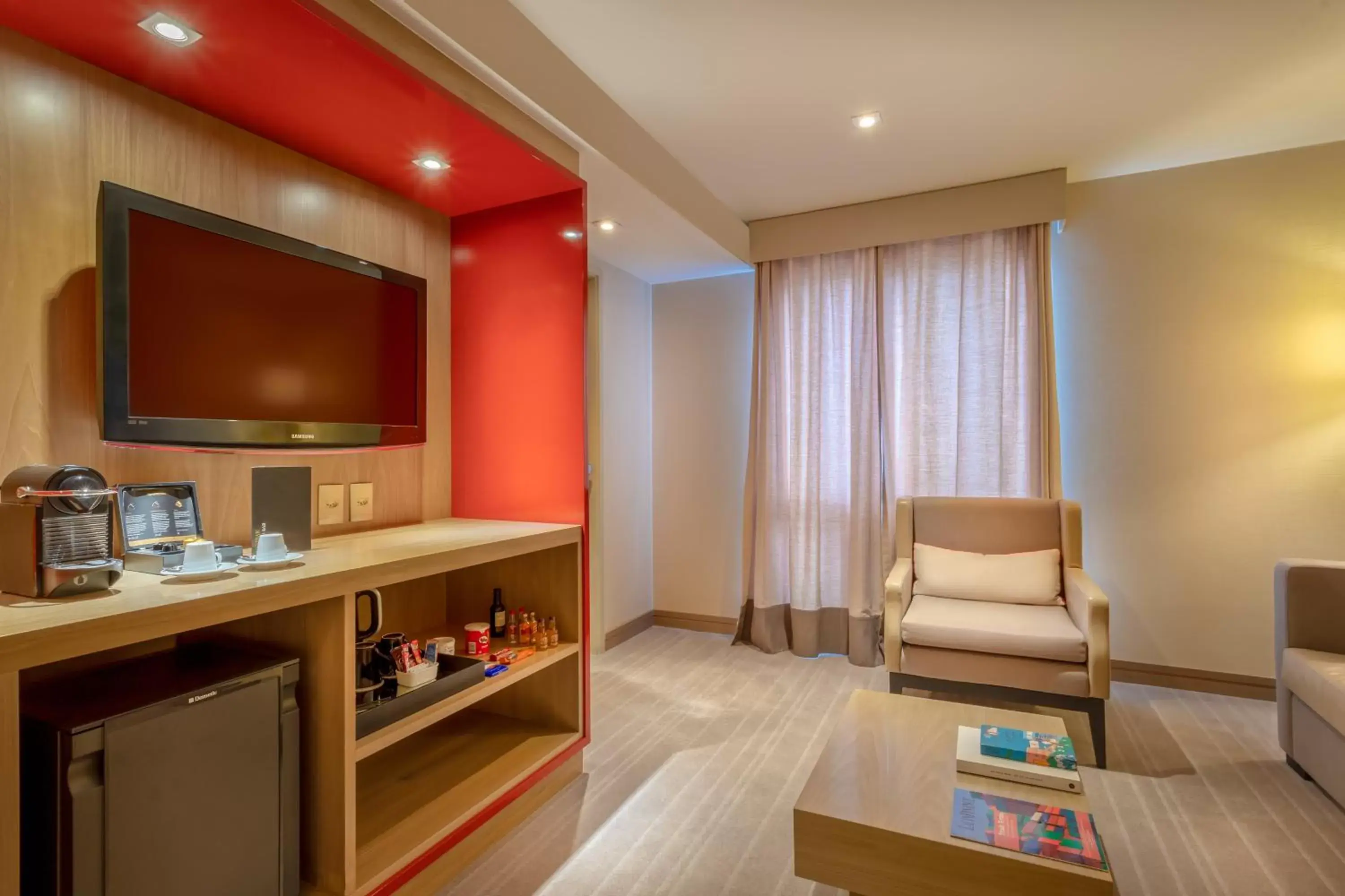 Photo of the whole room, TV/Entertainment Center in InterContinental São Paulo, an IHG Hotel