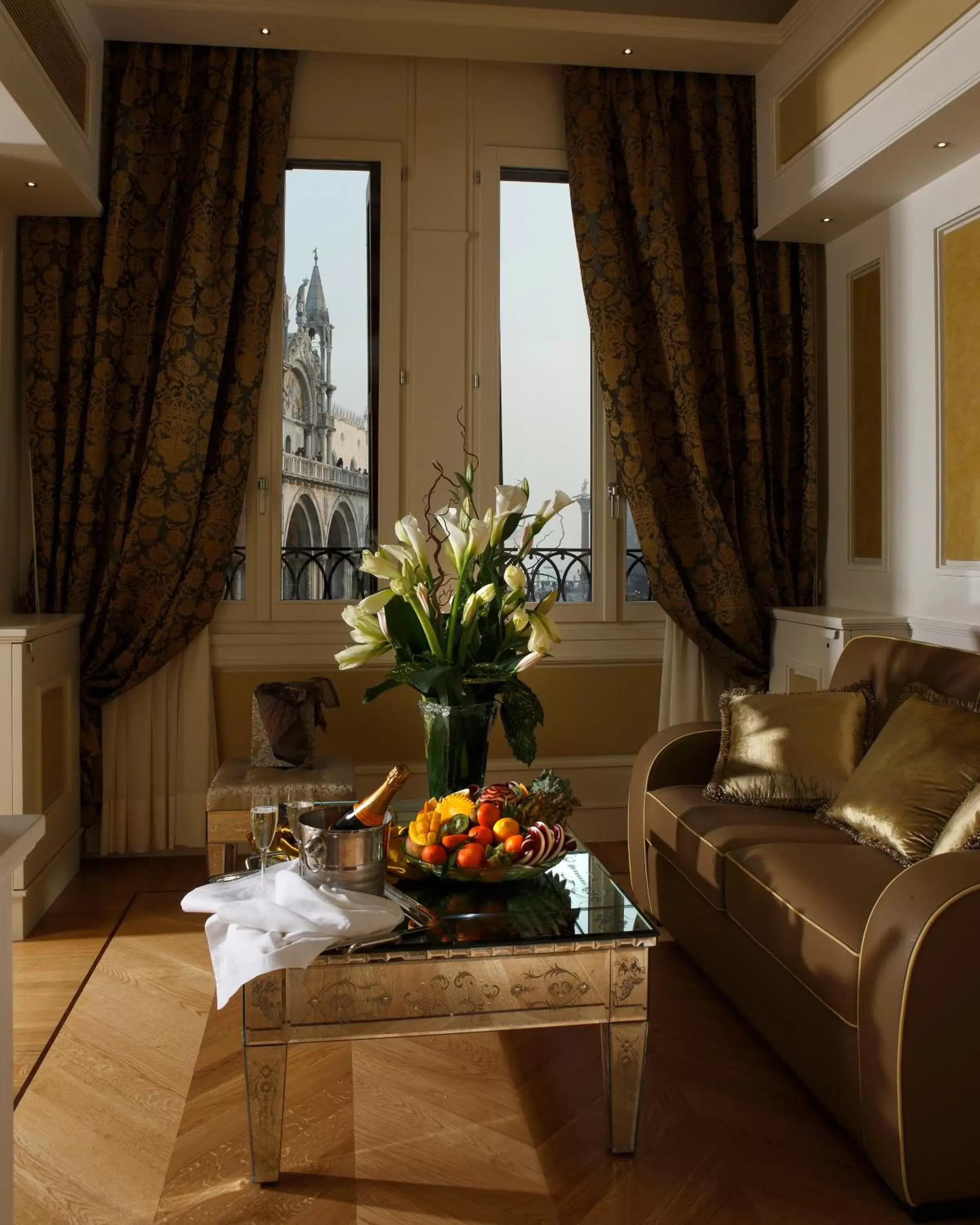 Hot Tub, Seating Area in Canaletto Luxury Suites - San Marco Luxury