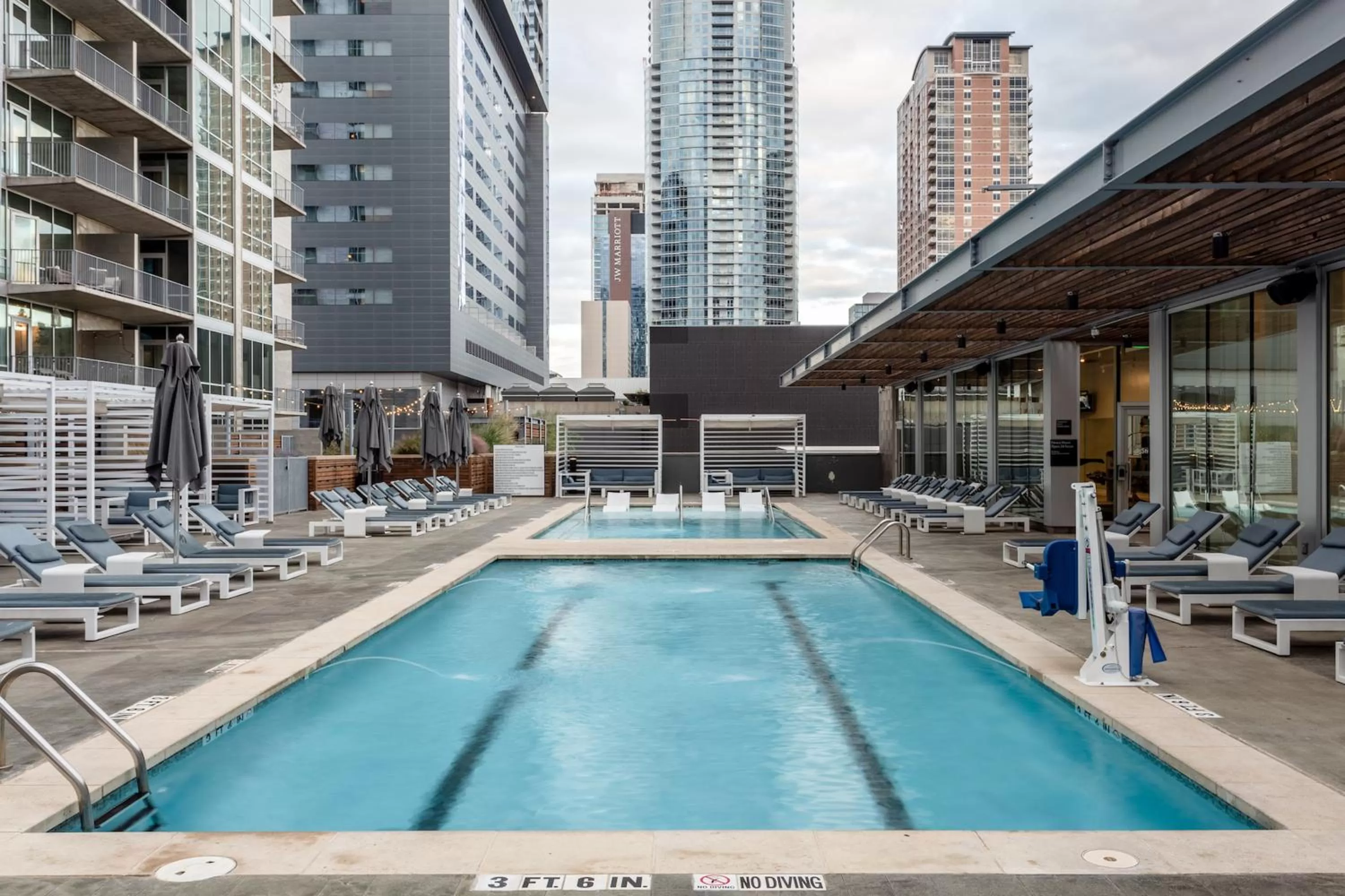 Property building, Swimming Pool in Kasa 2nd Street Austin