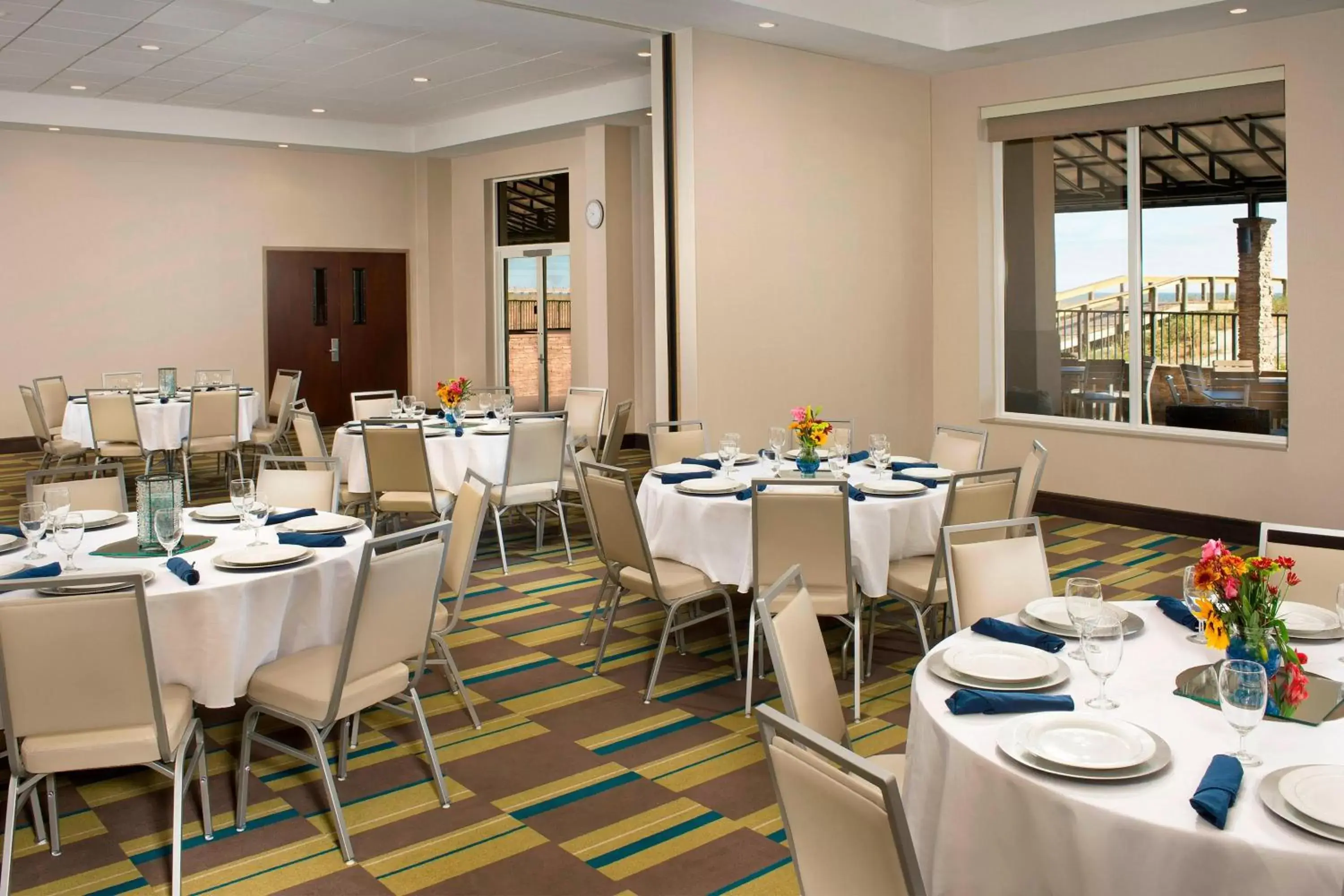 Meeting/conference room, Restaurant/Places to Eat in Four Points by Sheraton Jacksonville Beachfront